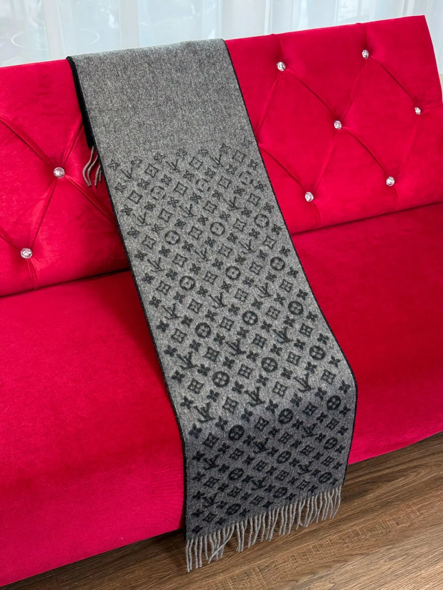 LV SCARF