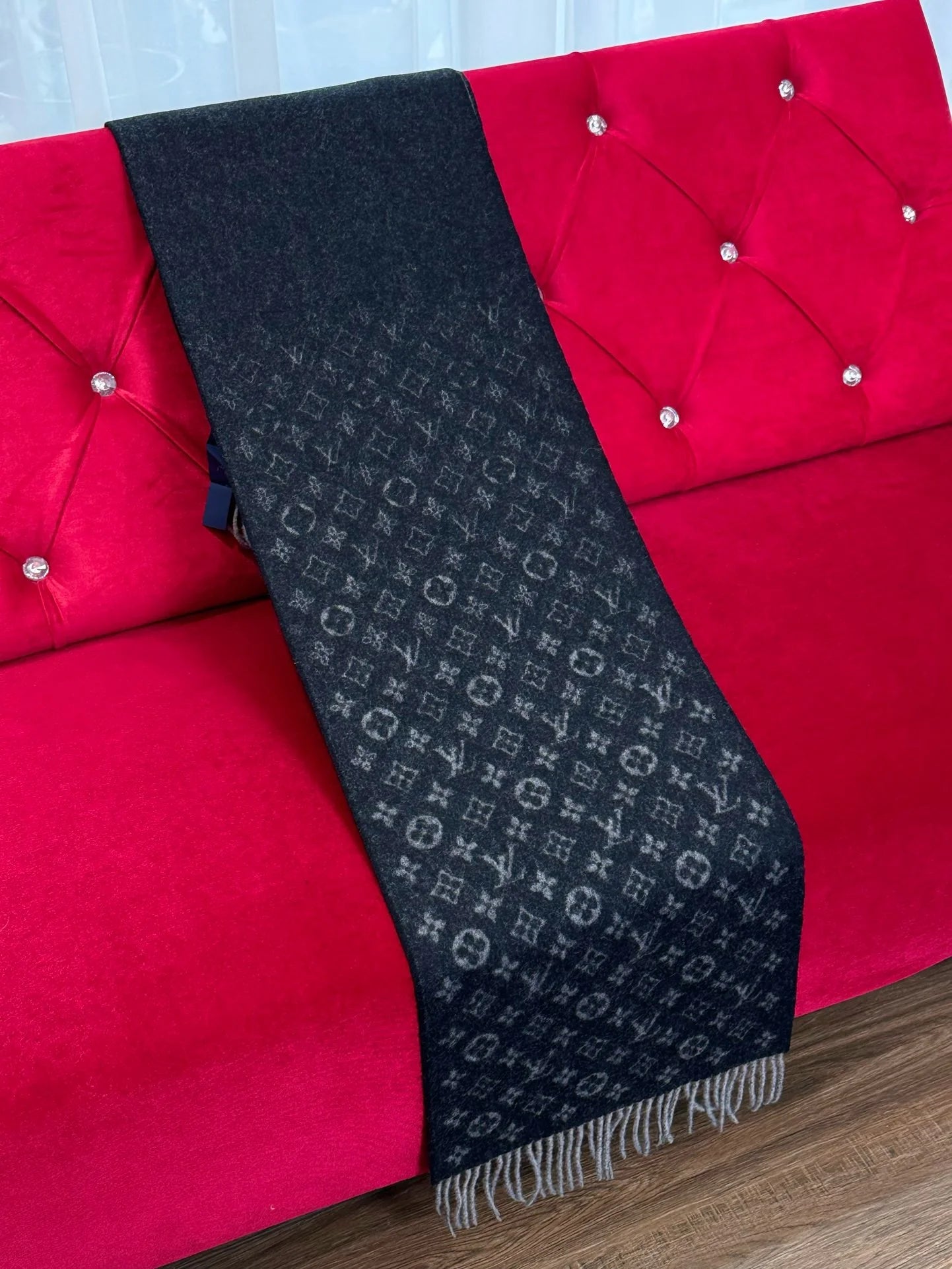 LV SCARF