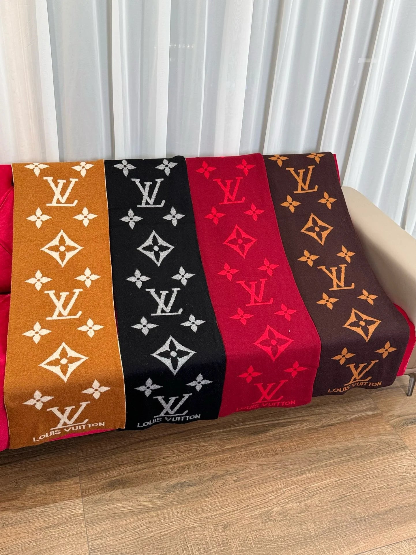 LV SCARF