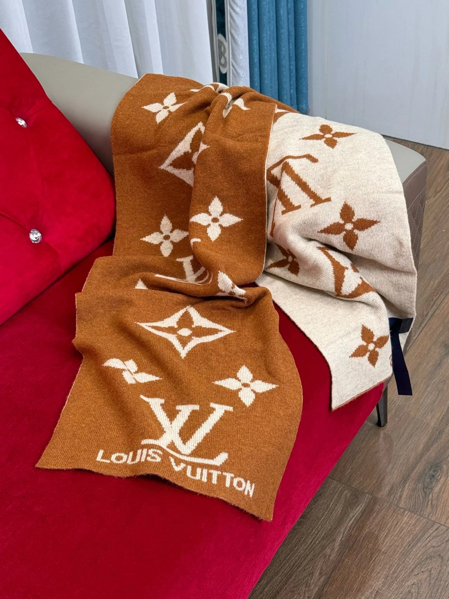 LV SCARF