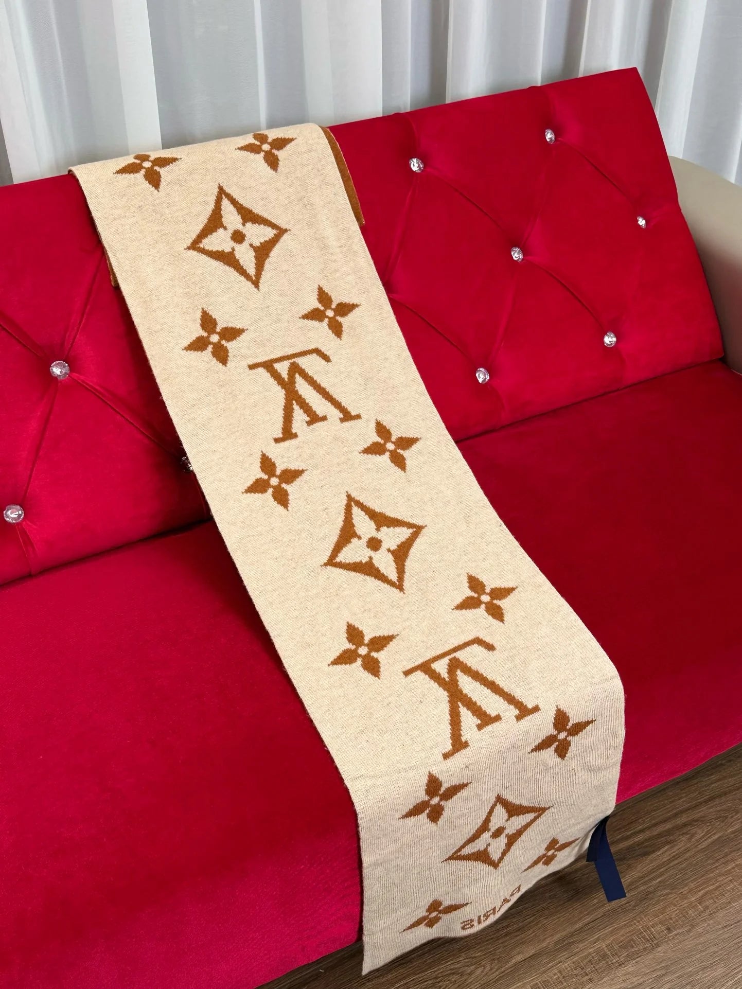 LV SCARF