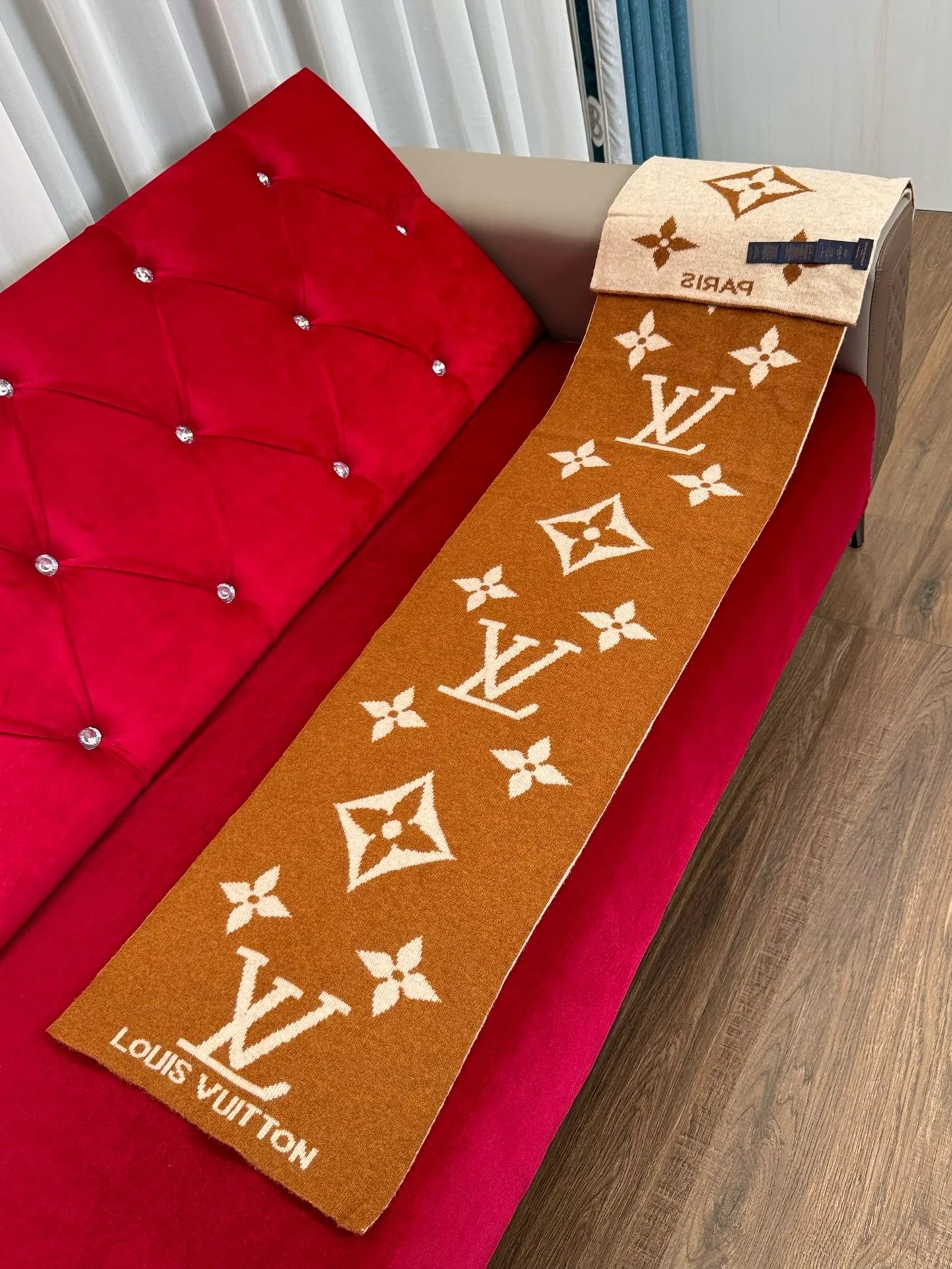 LV SCARF