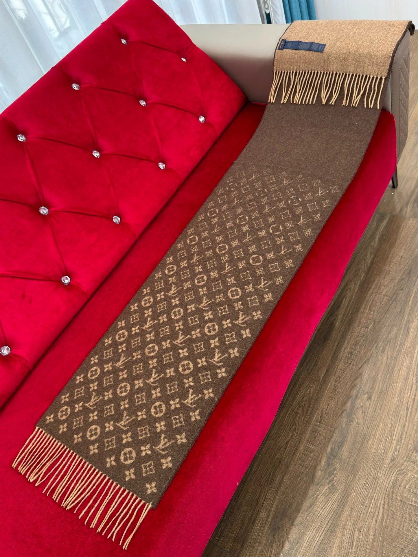 LV SCARF