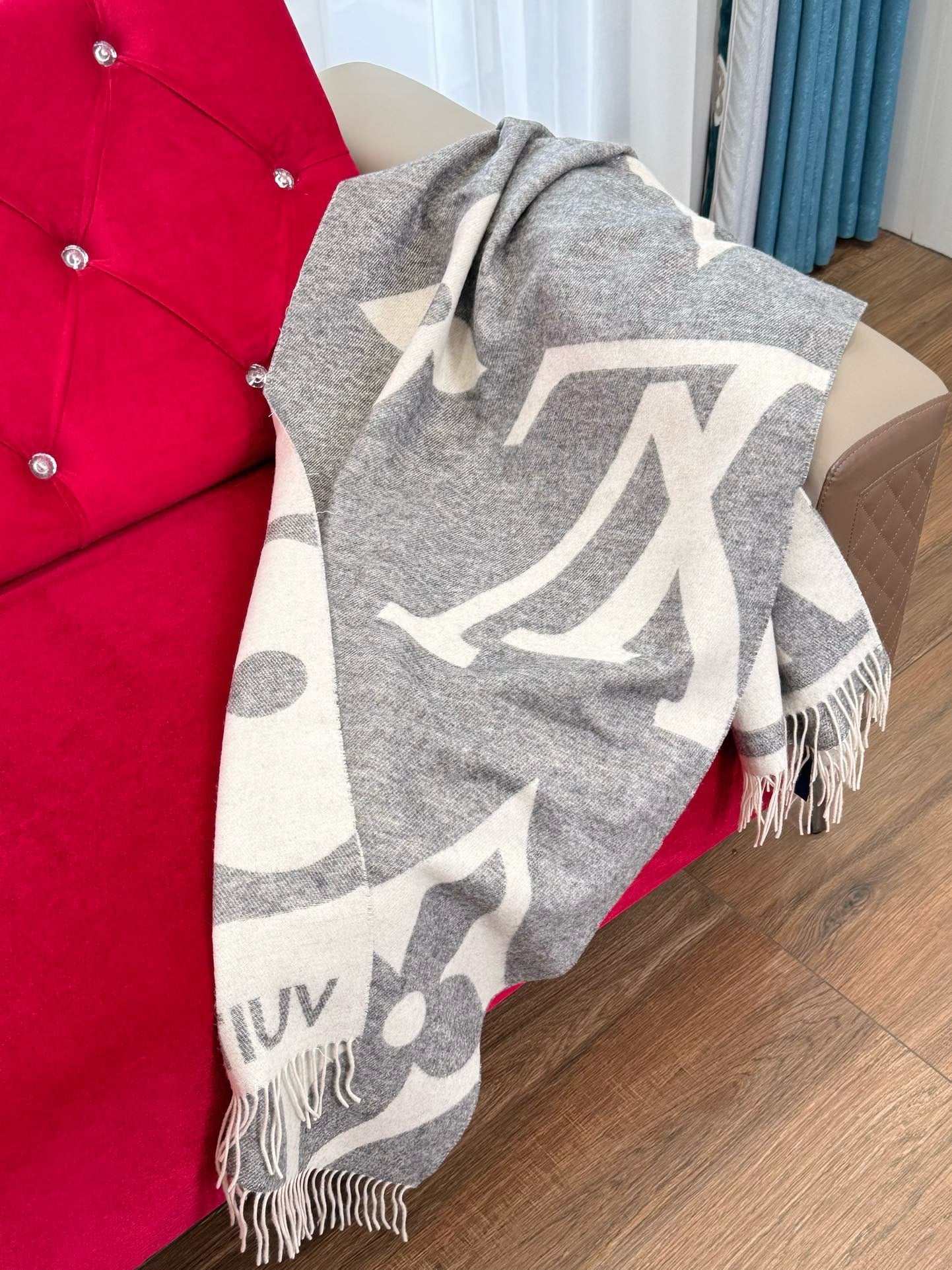 LV SCARF