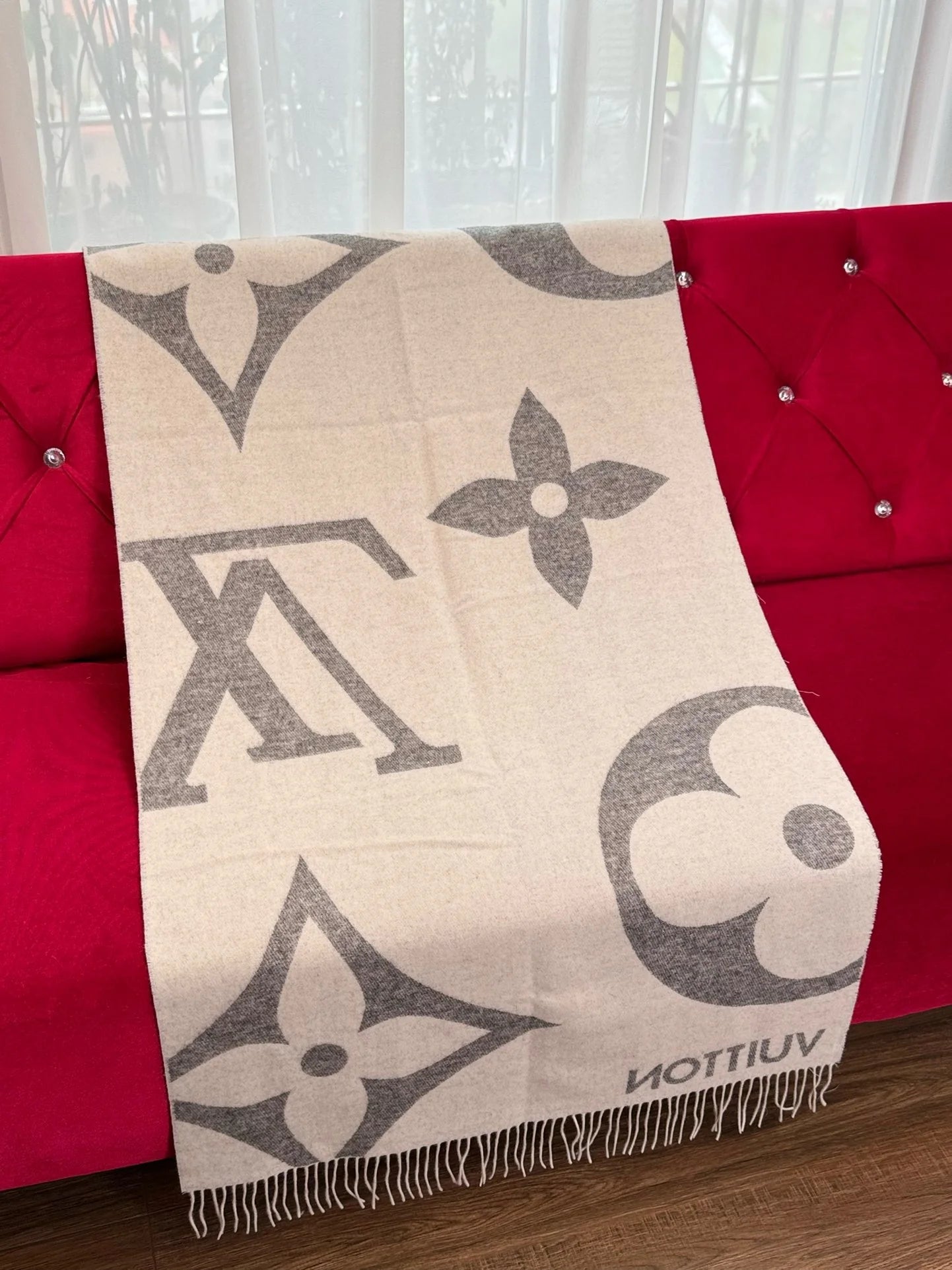 LV SCARF