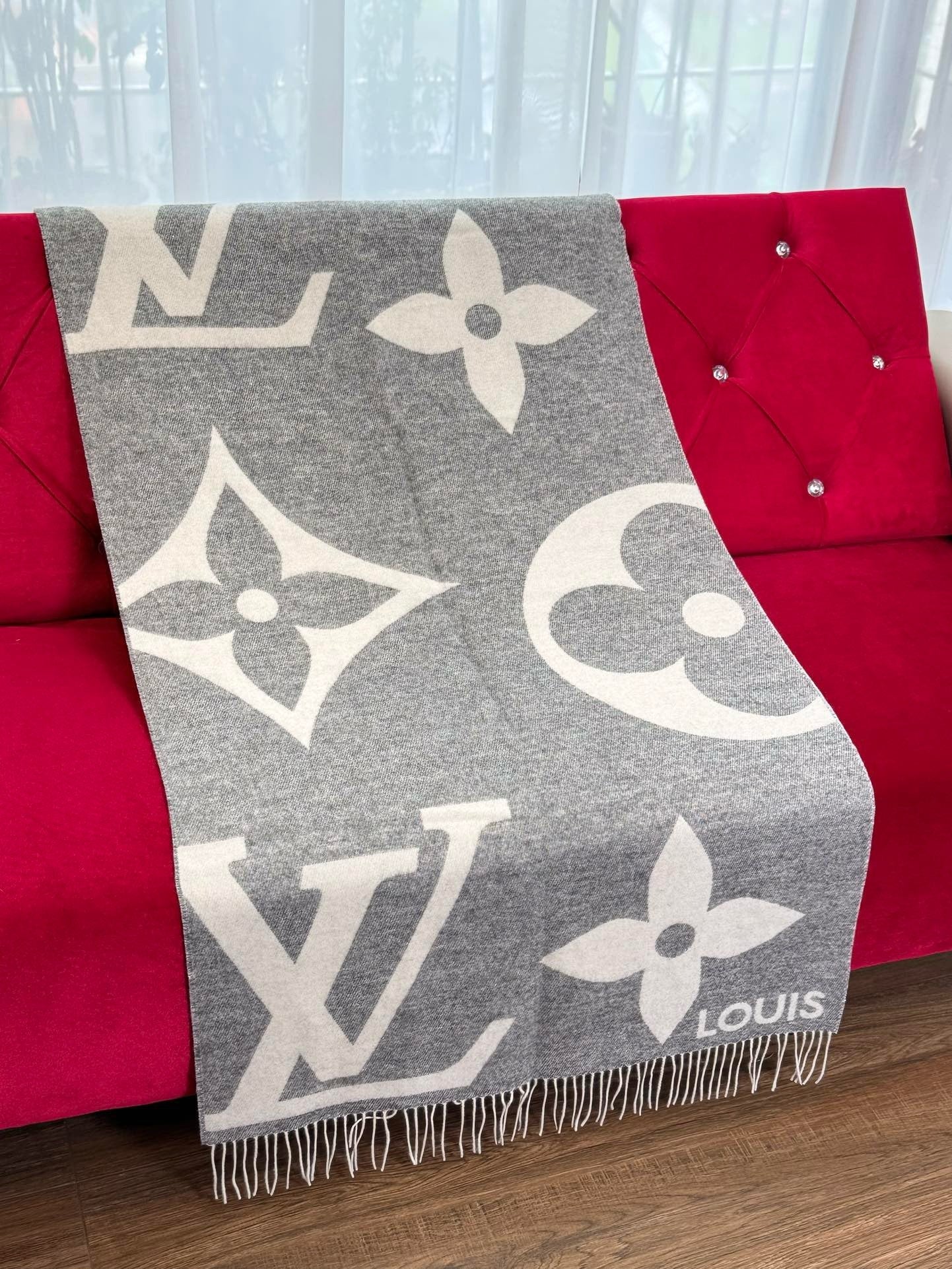 LV SCARF