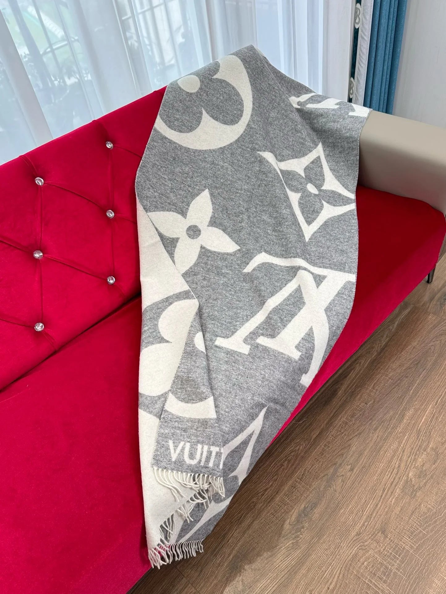 LV SCARF