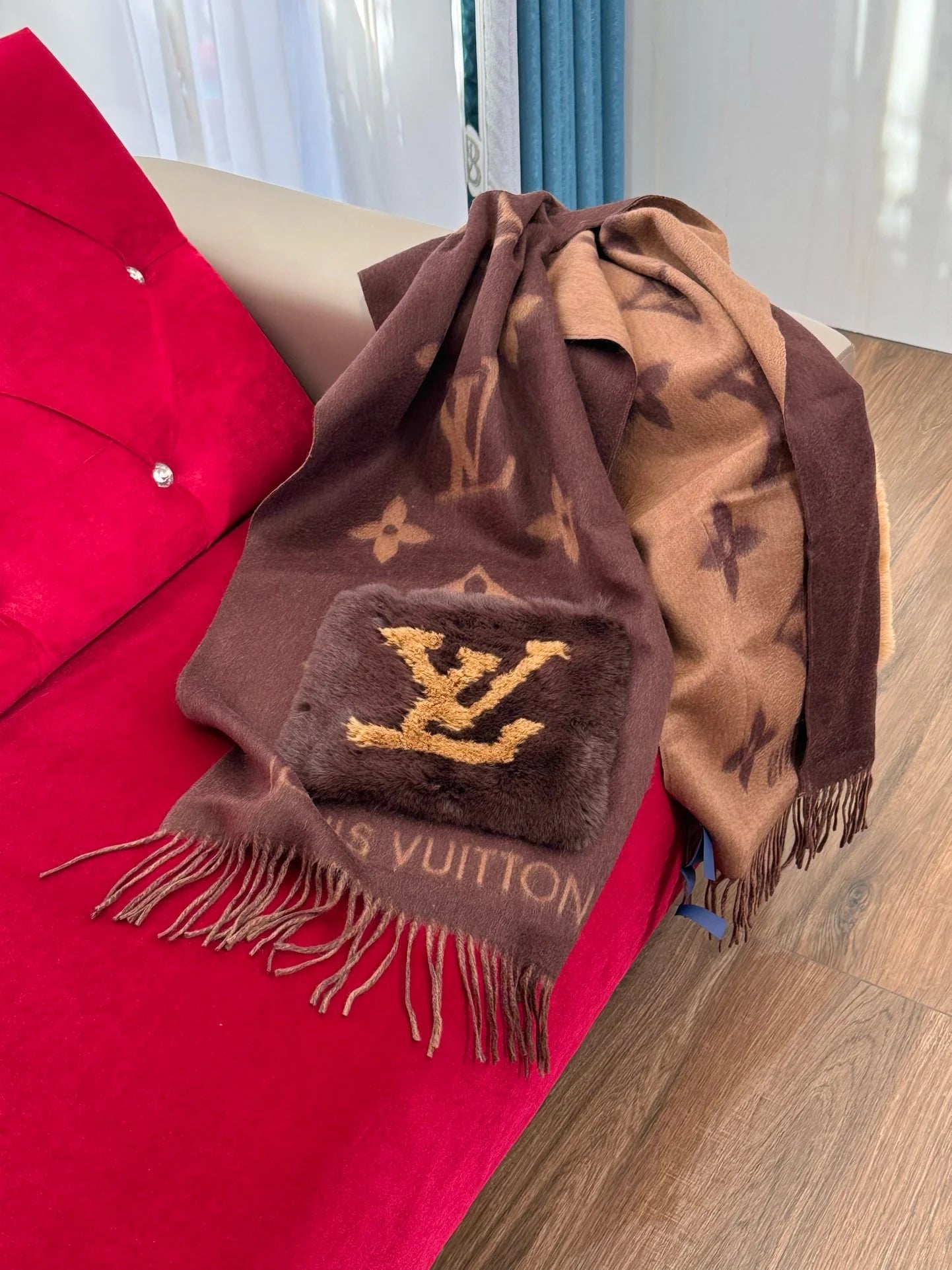 LV SCARF