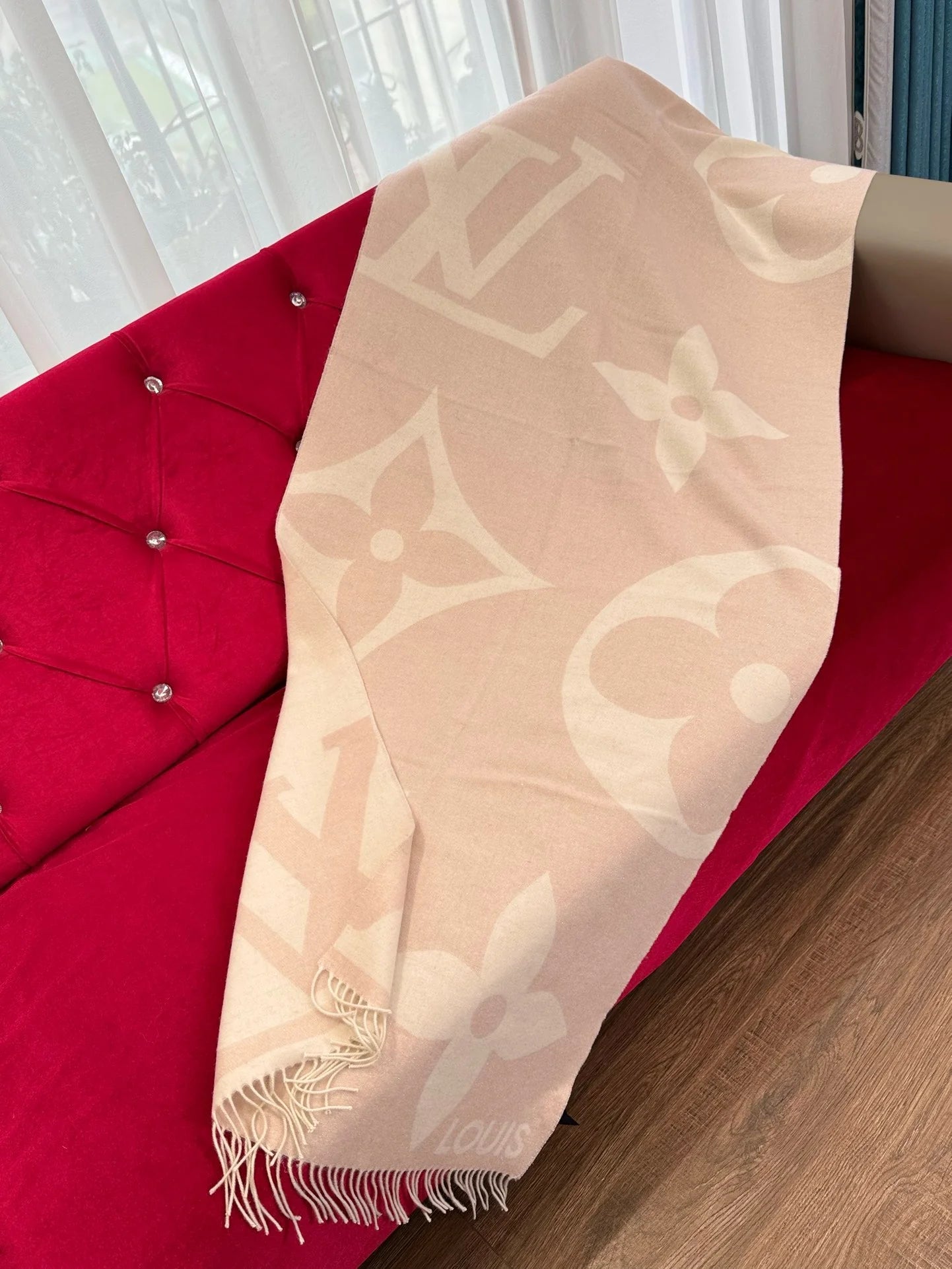 LV SCARF