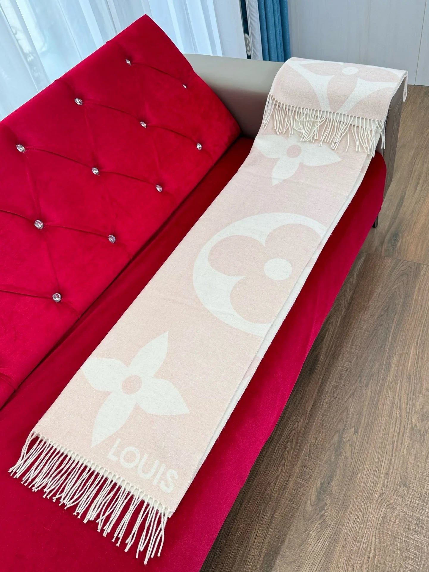 LV SCARF