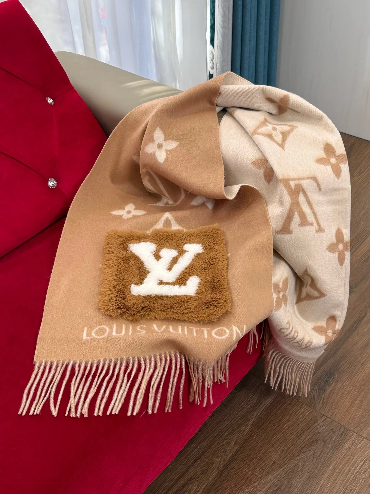 LV SCARF