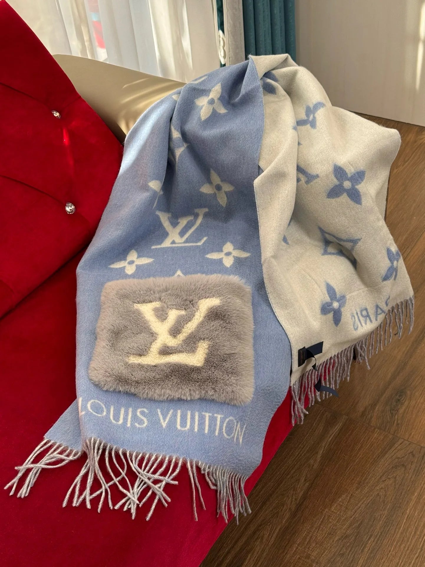 LV SCARF