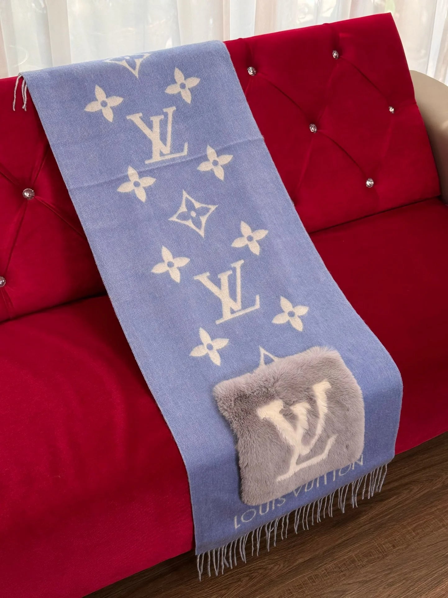 LV SCARF