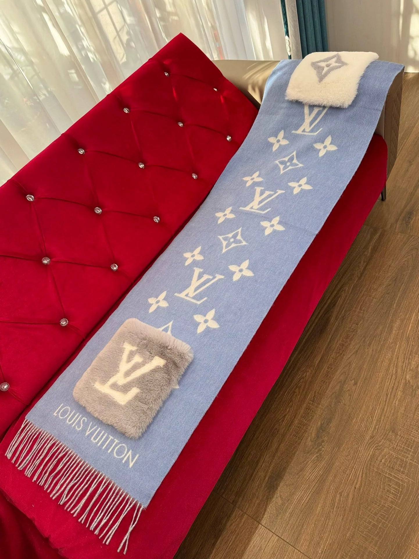 LV SCARF