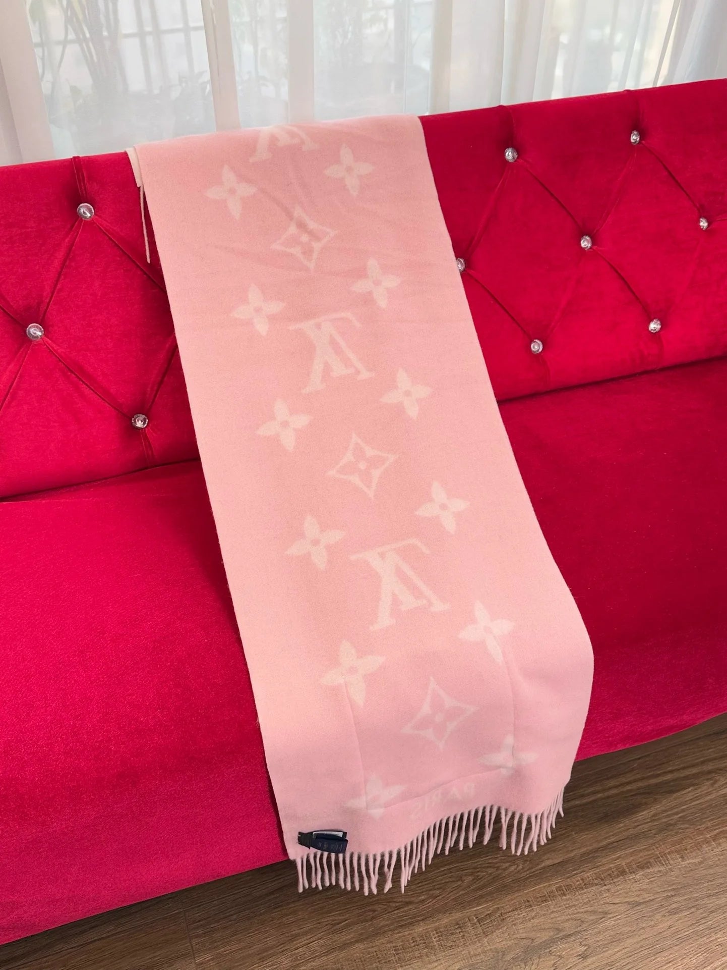 LV SCARF