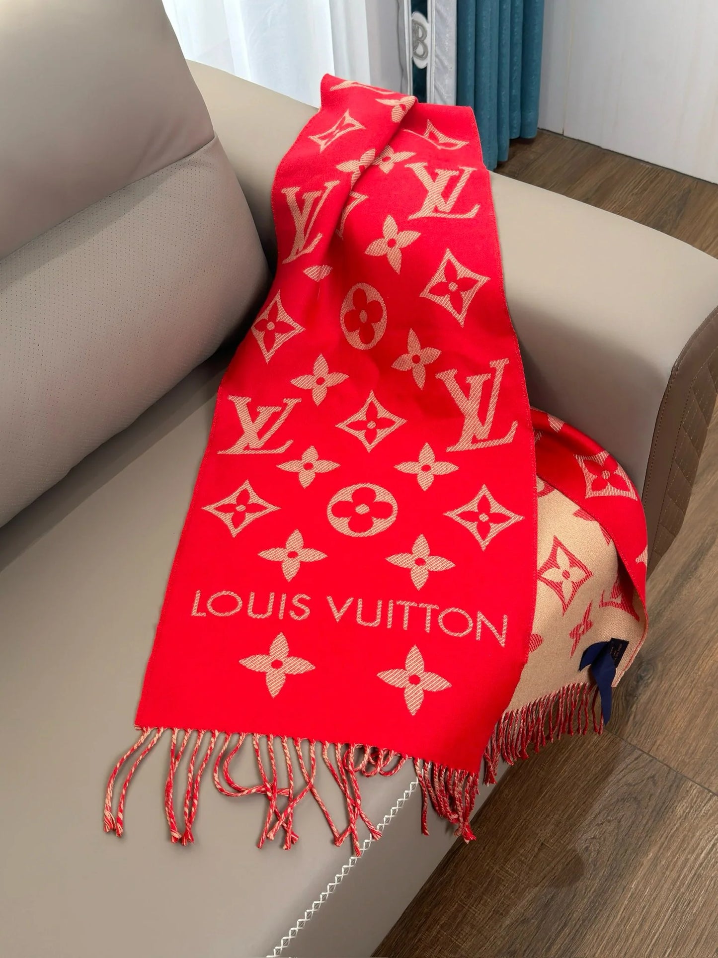 LV SCARF