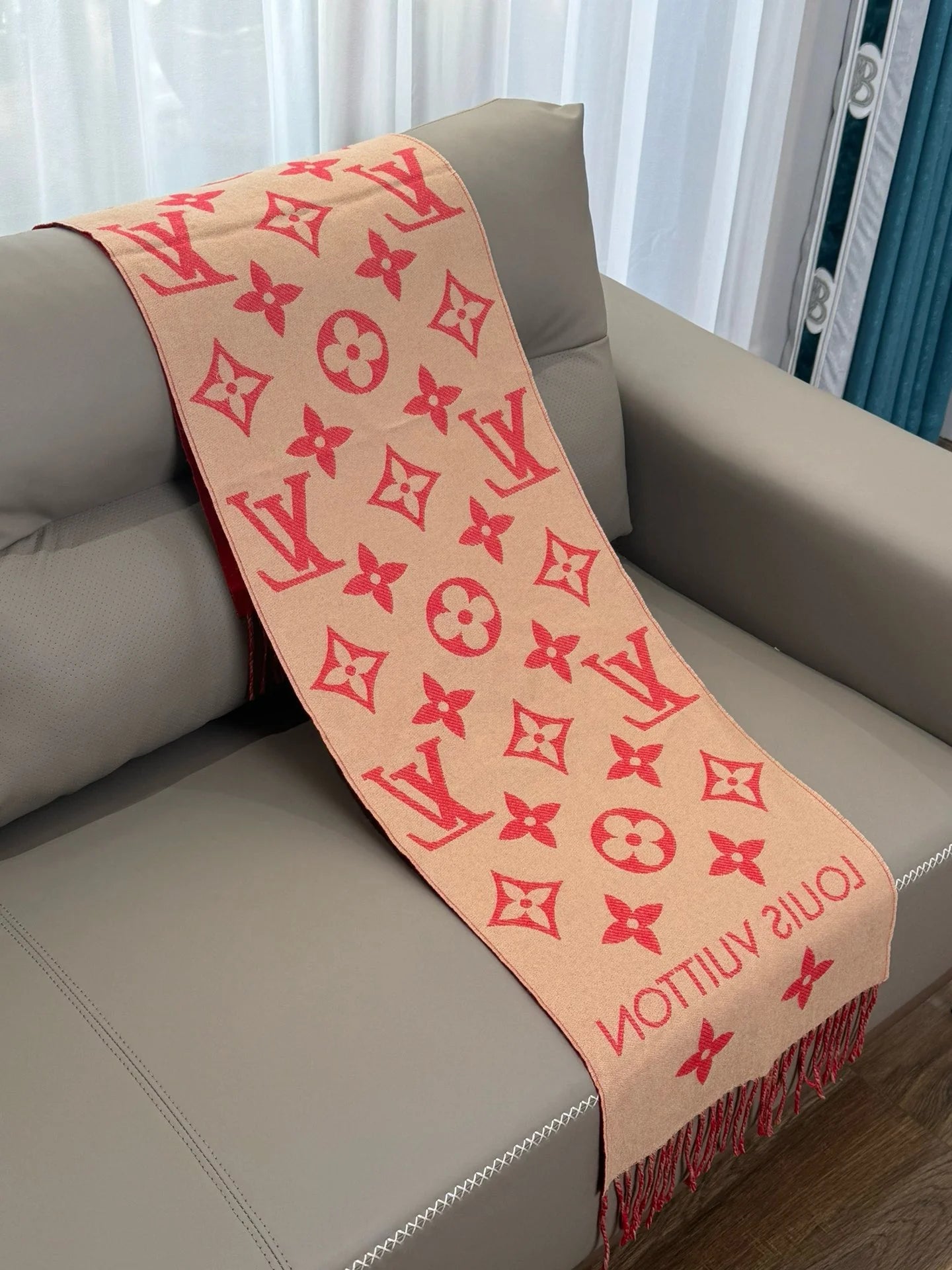 LV SCARF