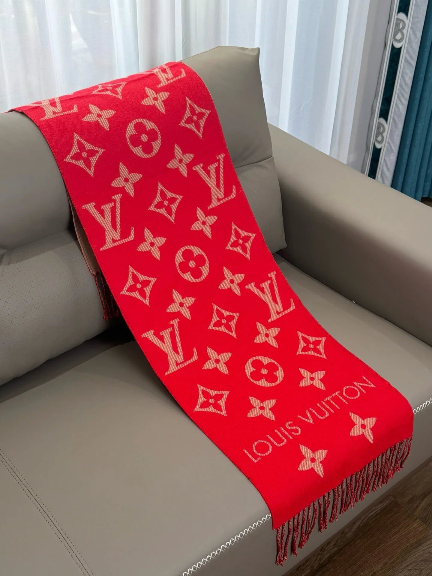 LV SCARF