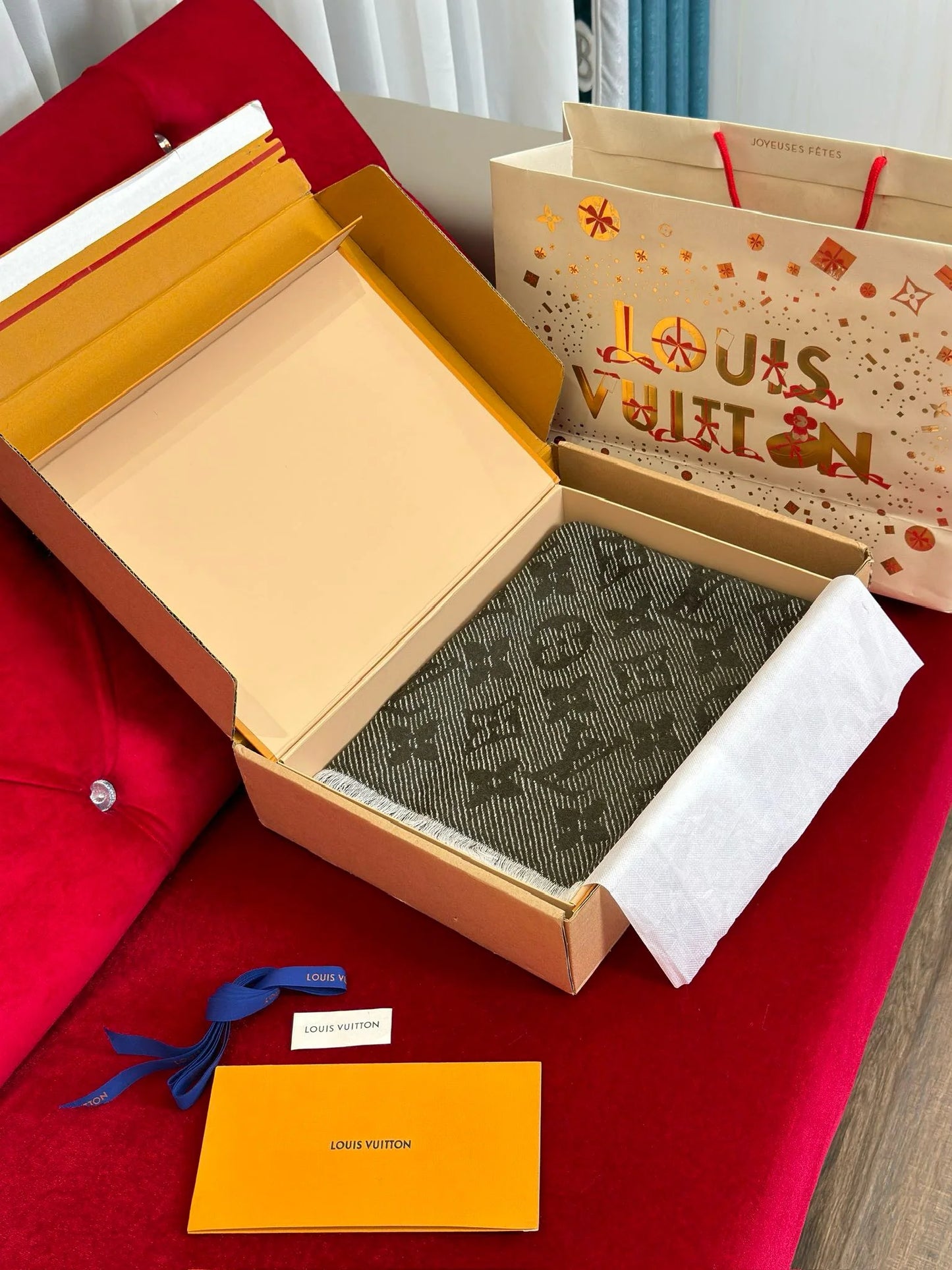 LV SCARF