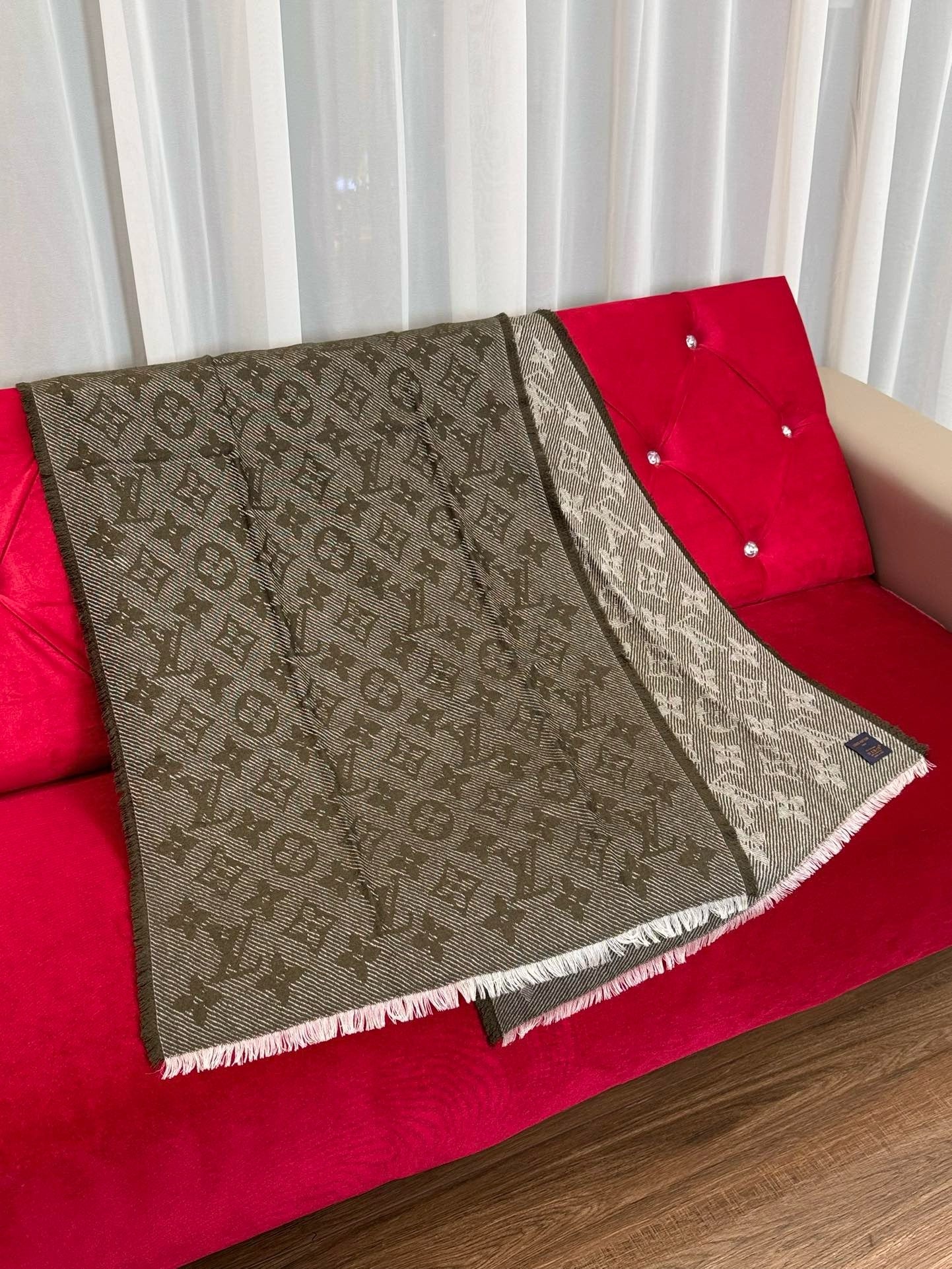LV SCARF