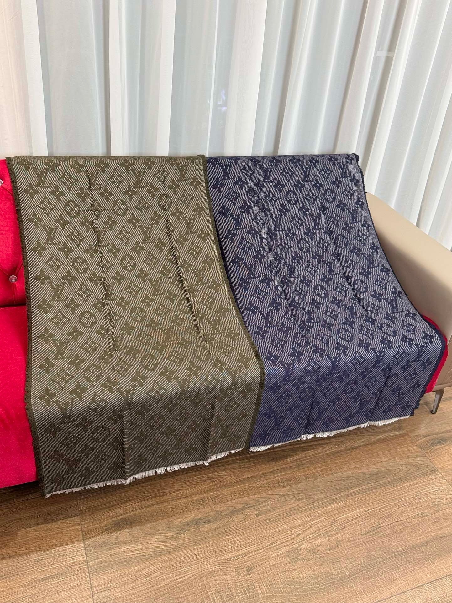LV SCARF