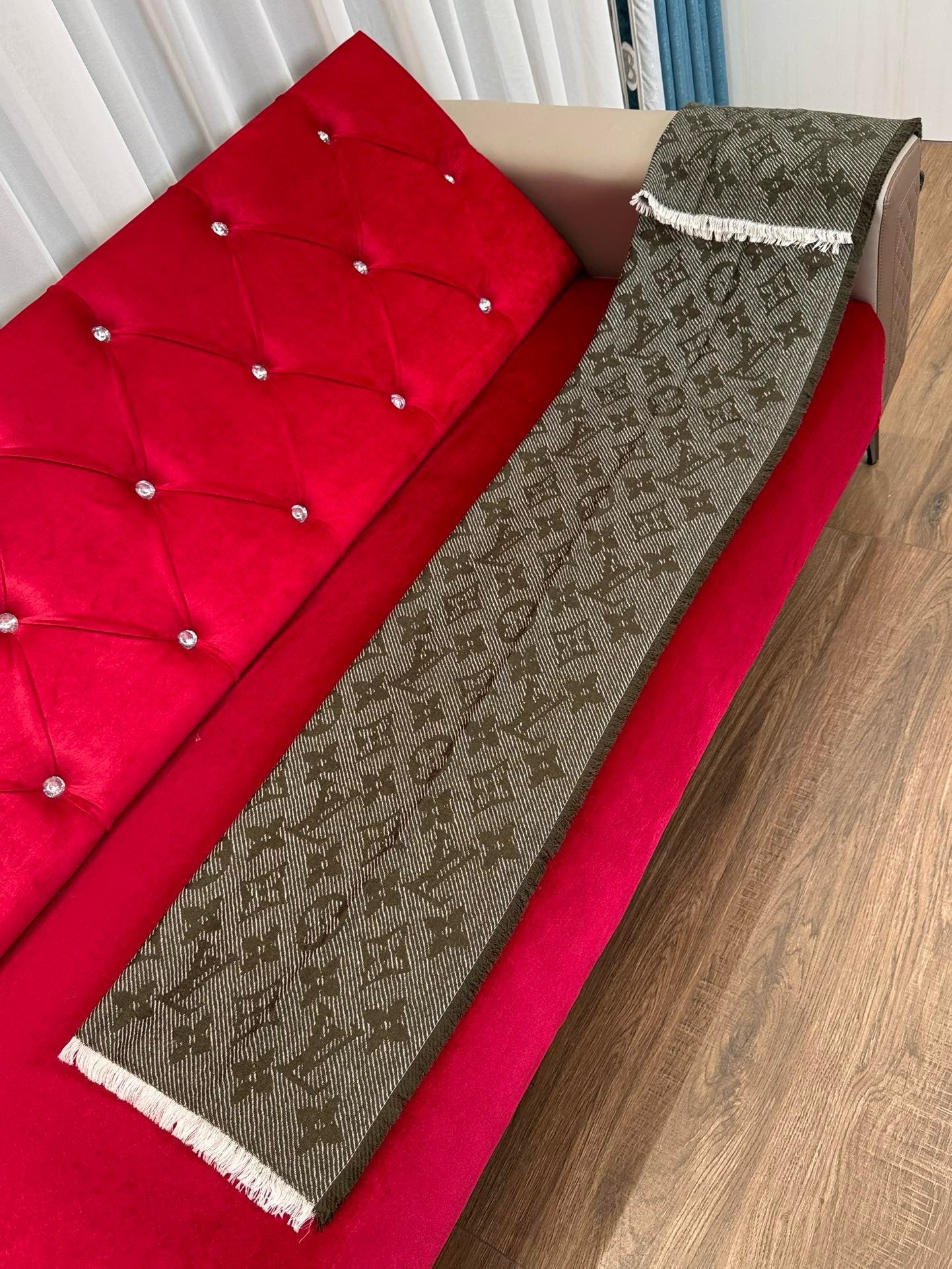 LV SCARF