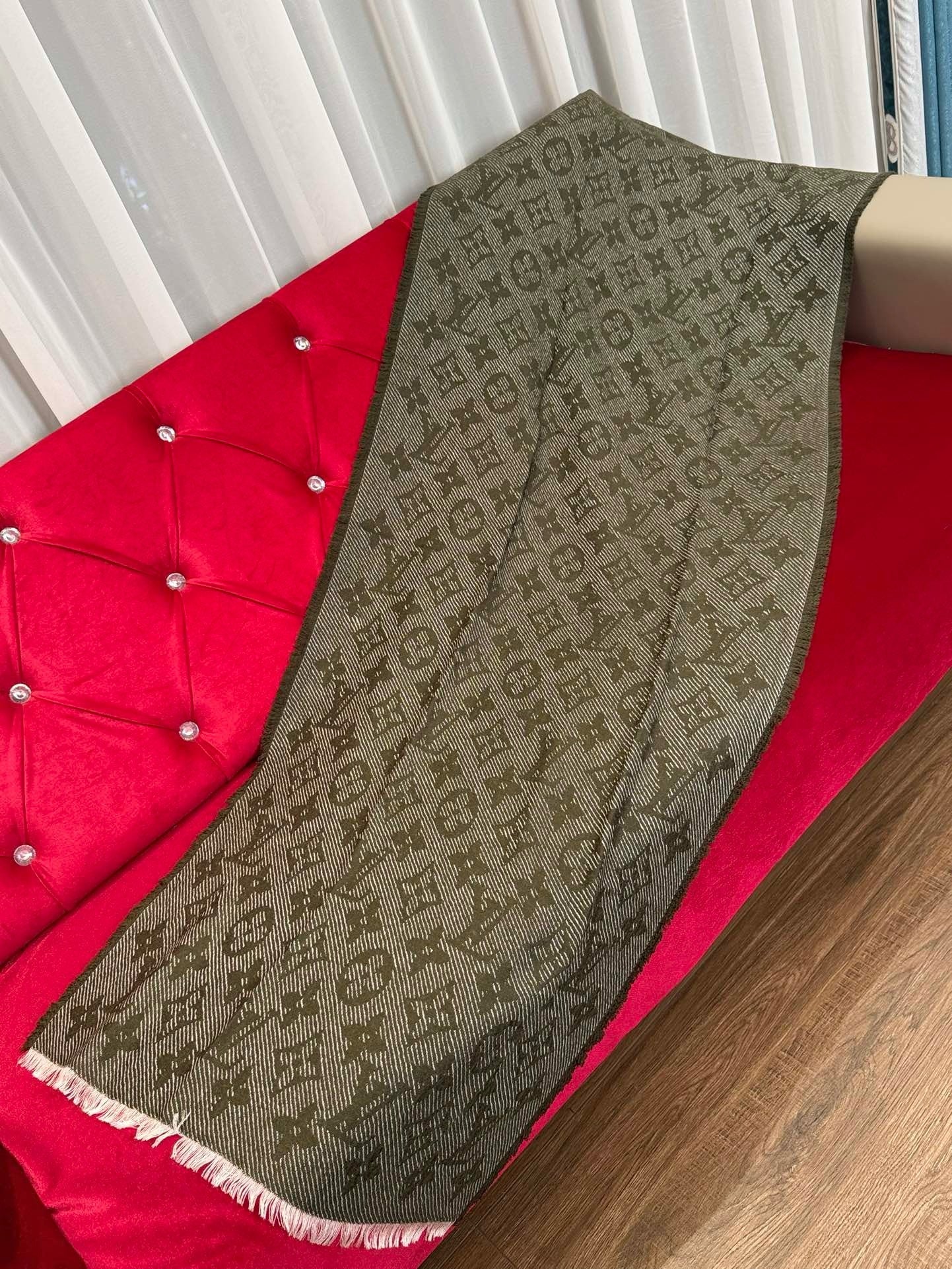 LV SCARF