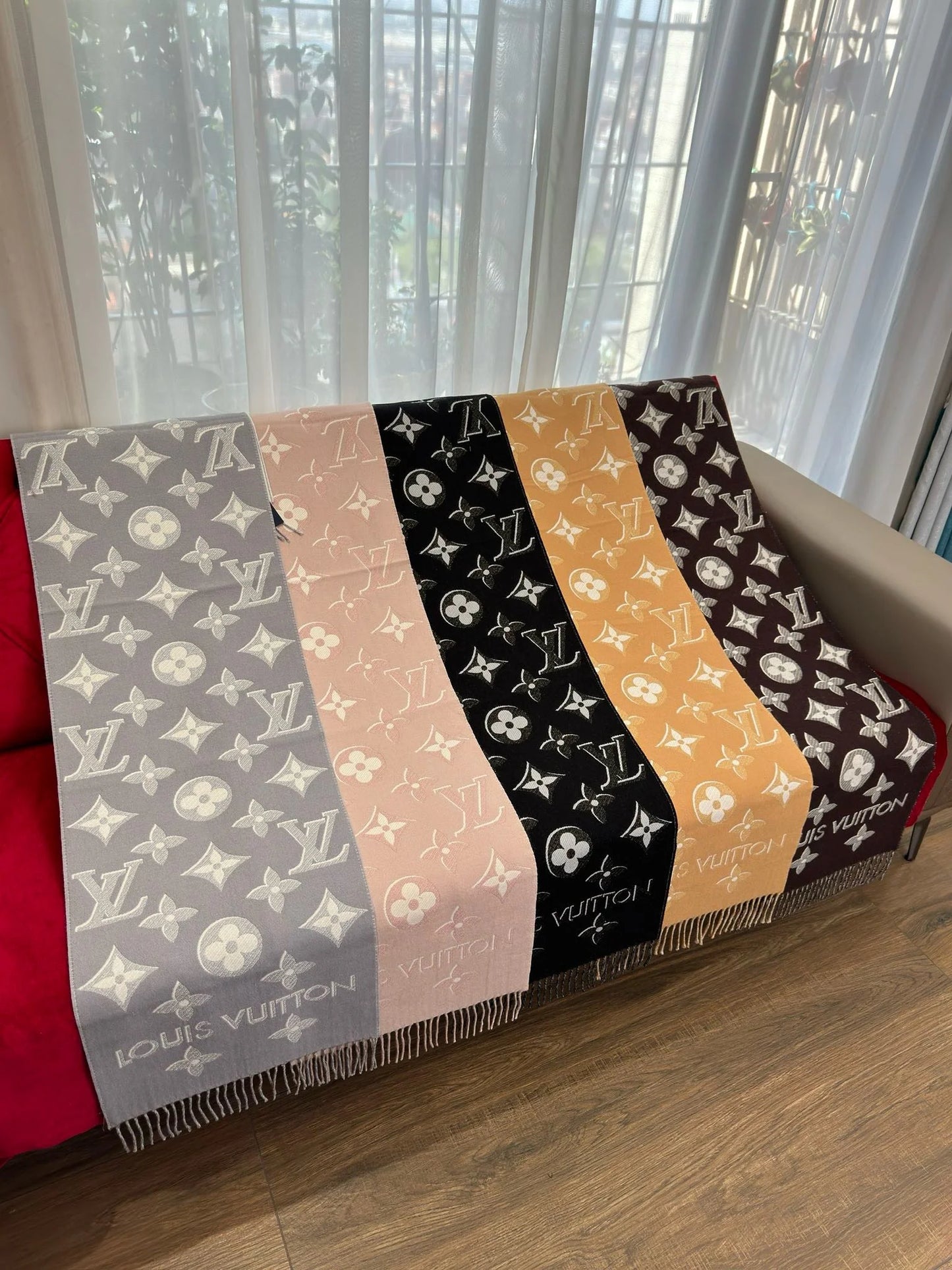 LV SCARF