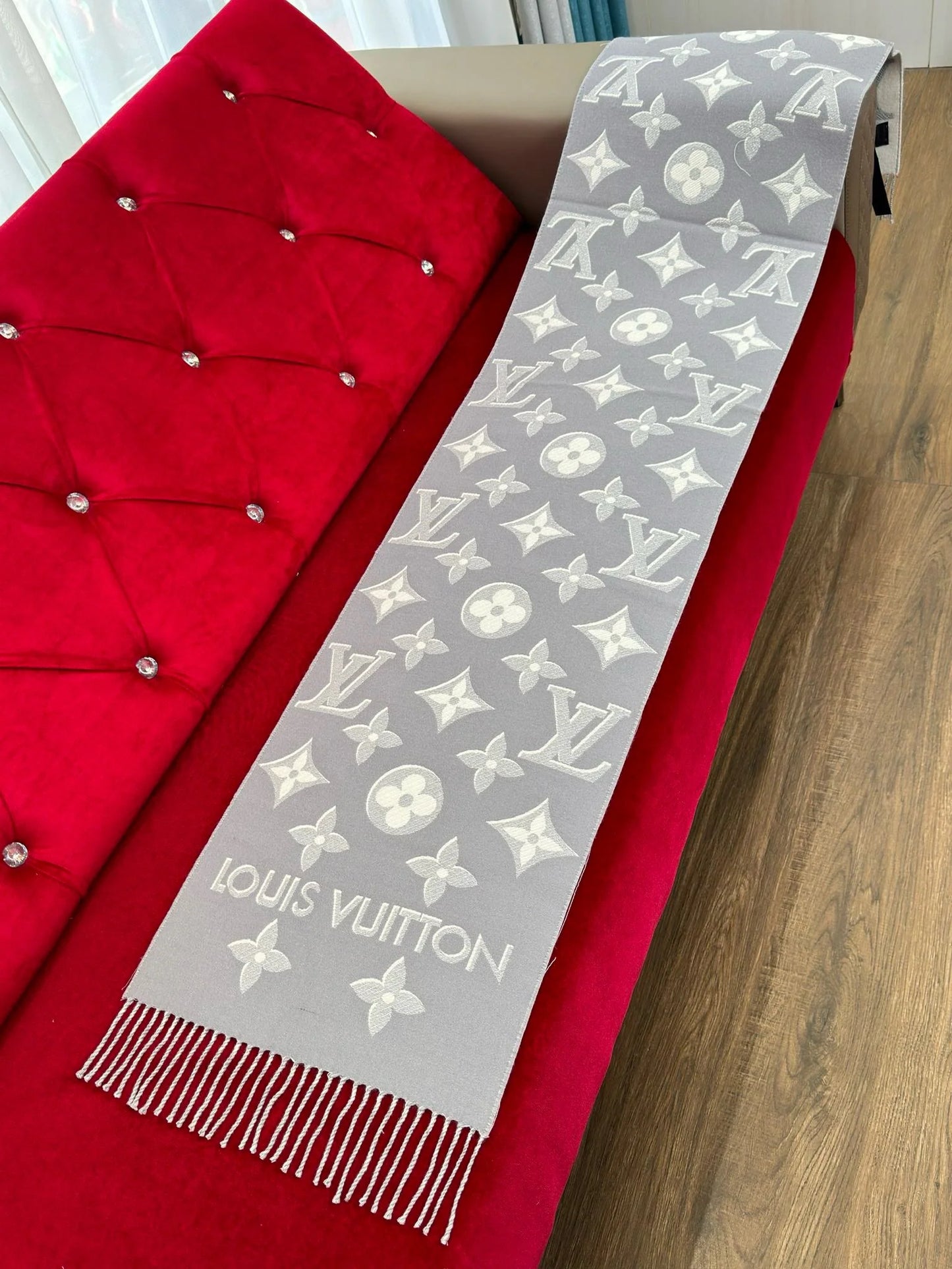 LV SCARF