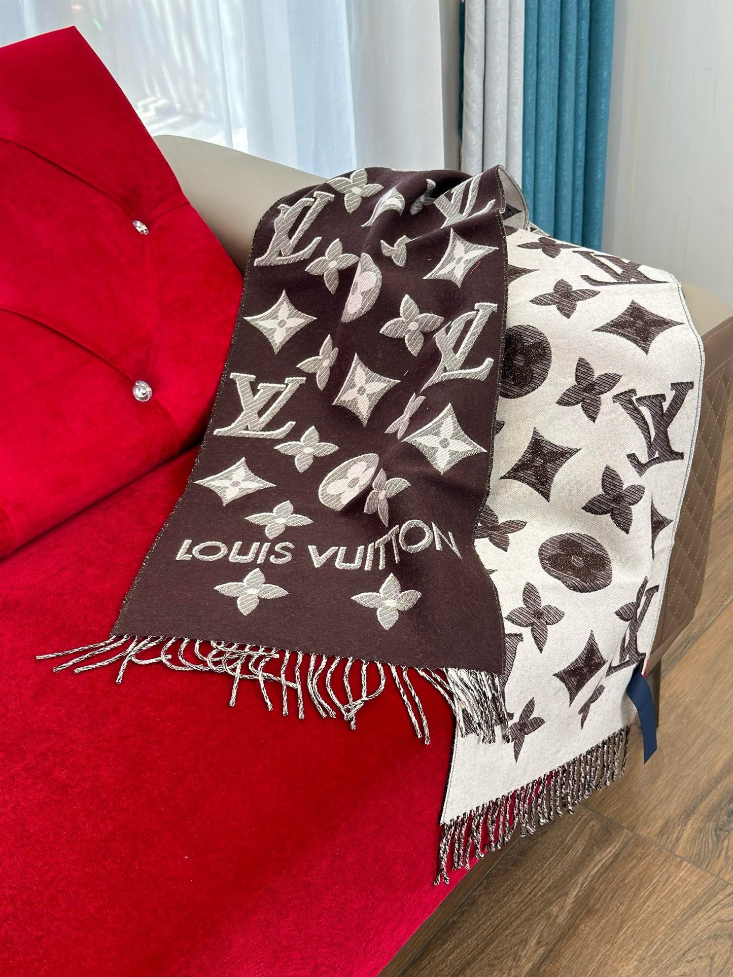 LV SCARF