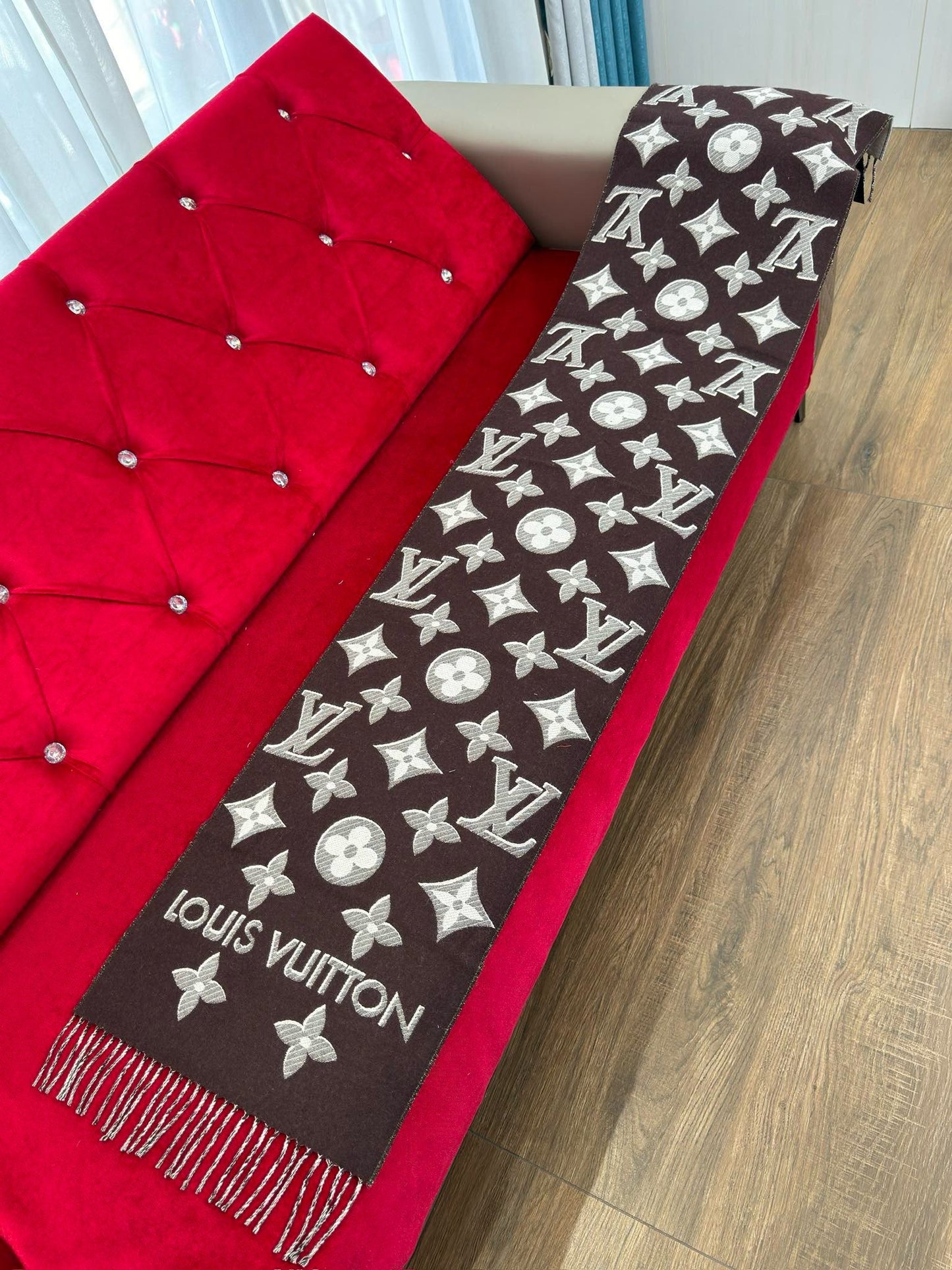 LV SCARF