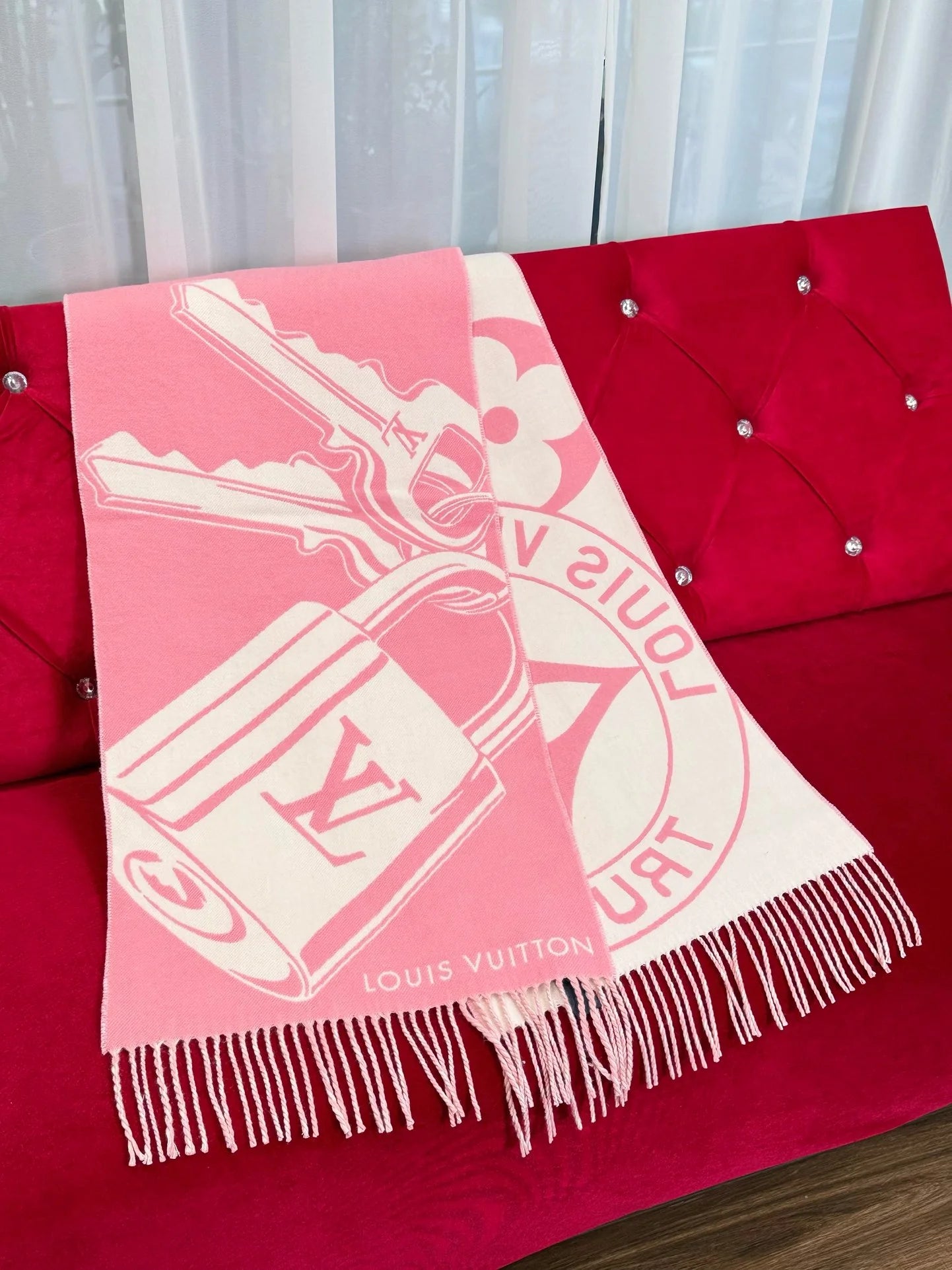 LV SCARF
