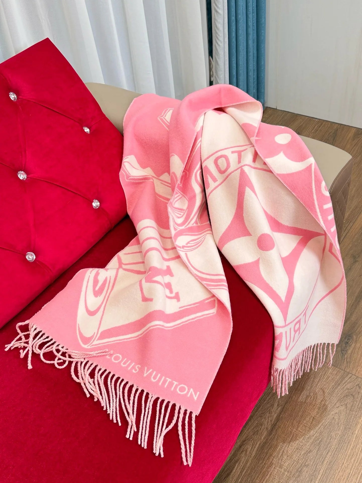 LV SCARF