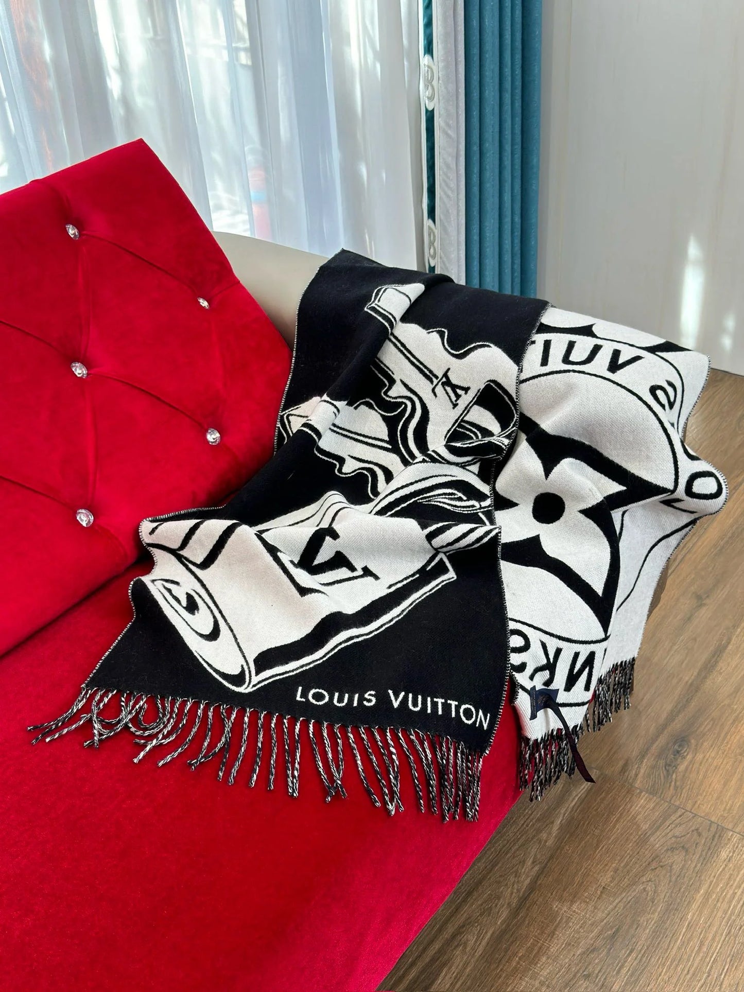 LV SCARF