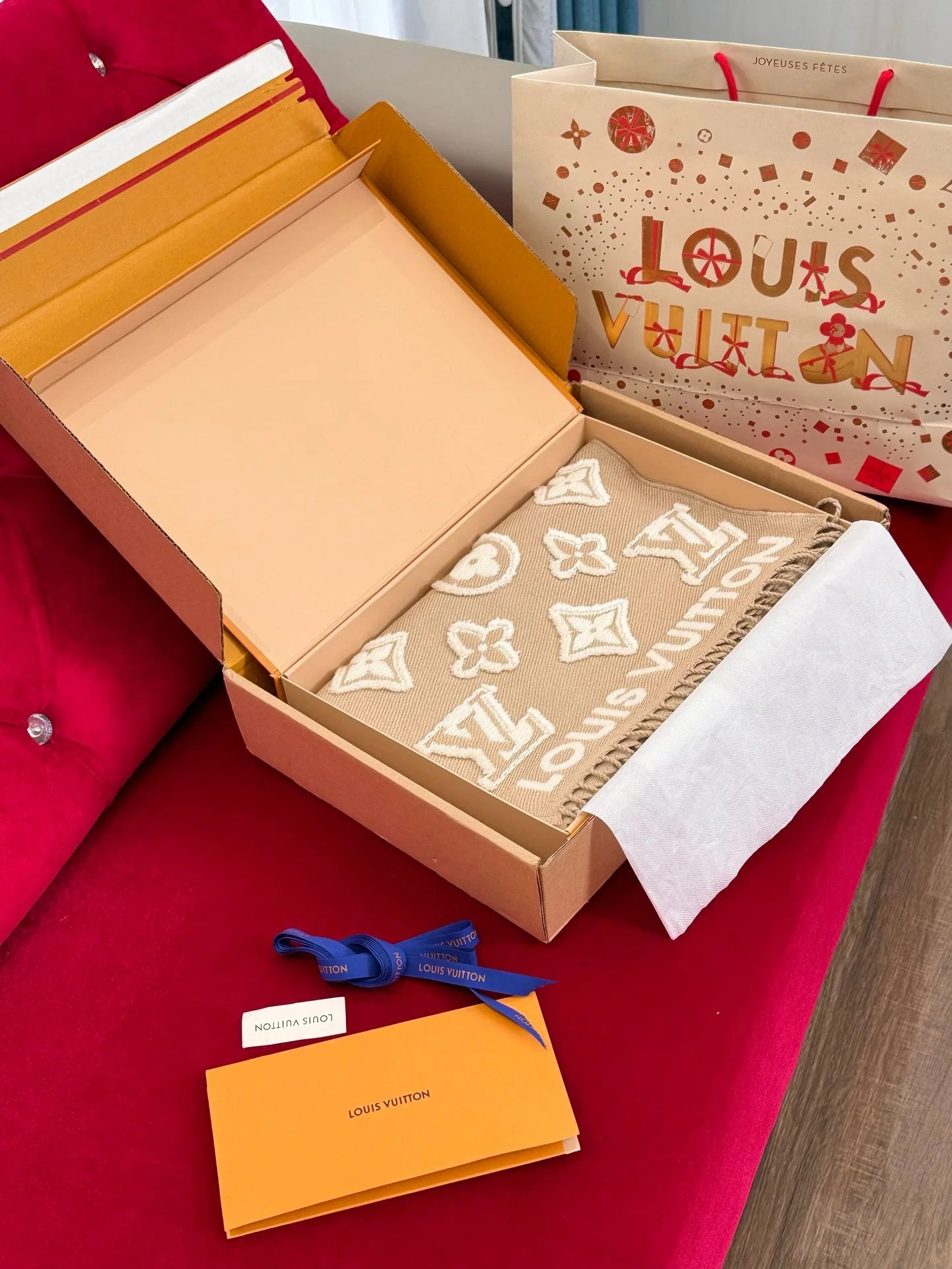 LV SCARF