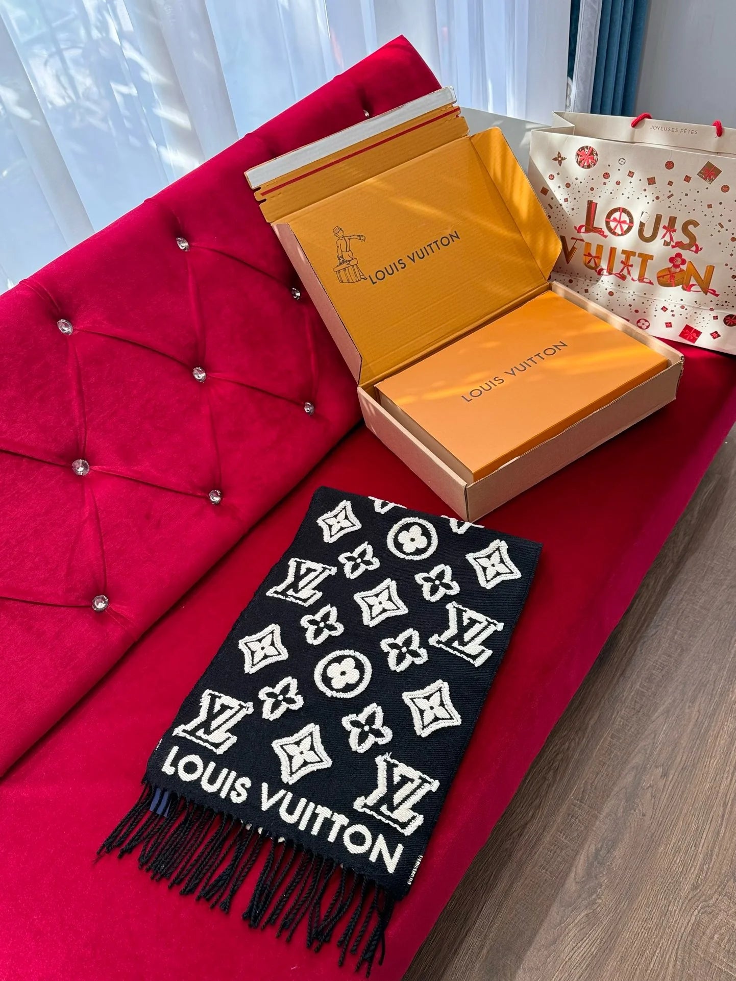 LV SCARF