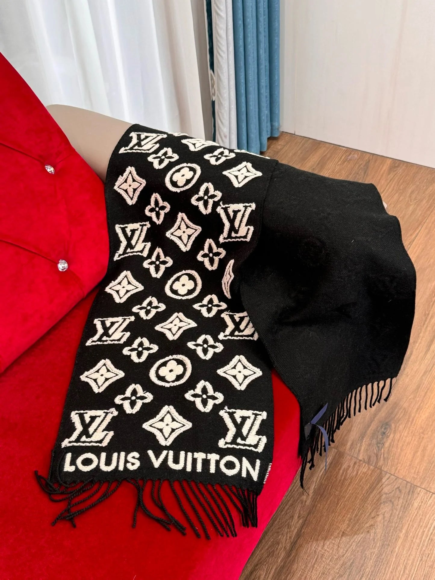LV SCARF