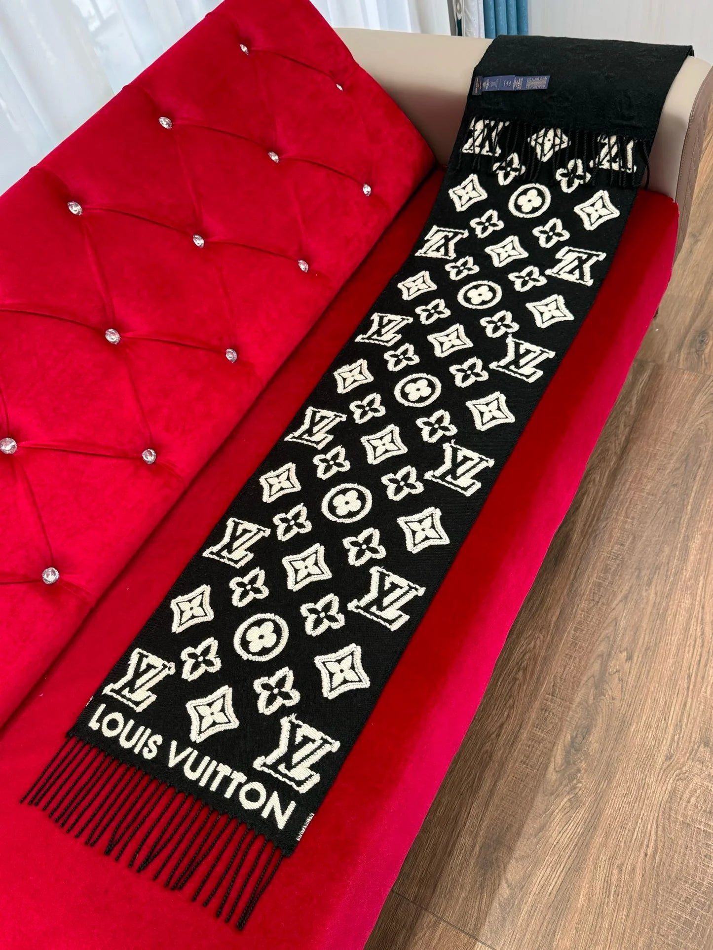 LV SCARF