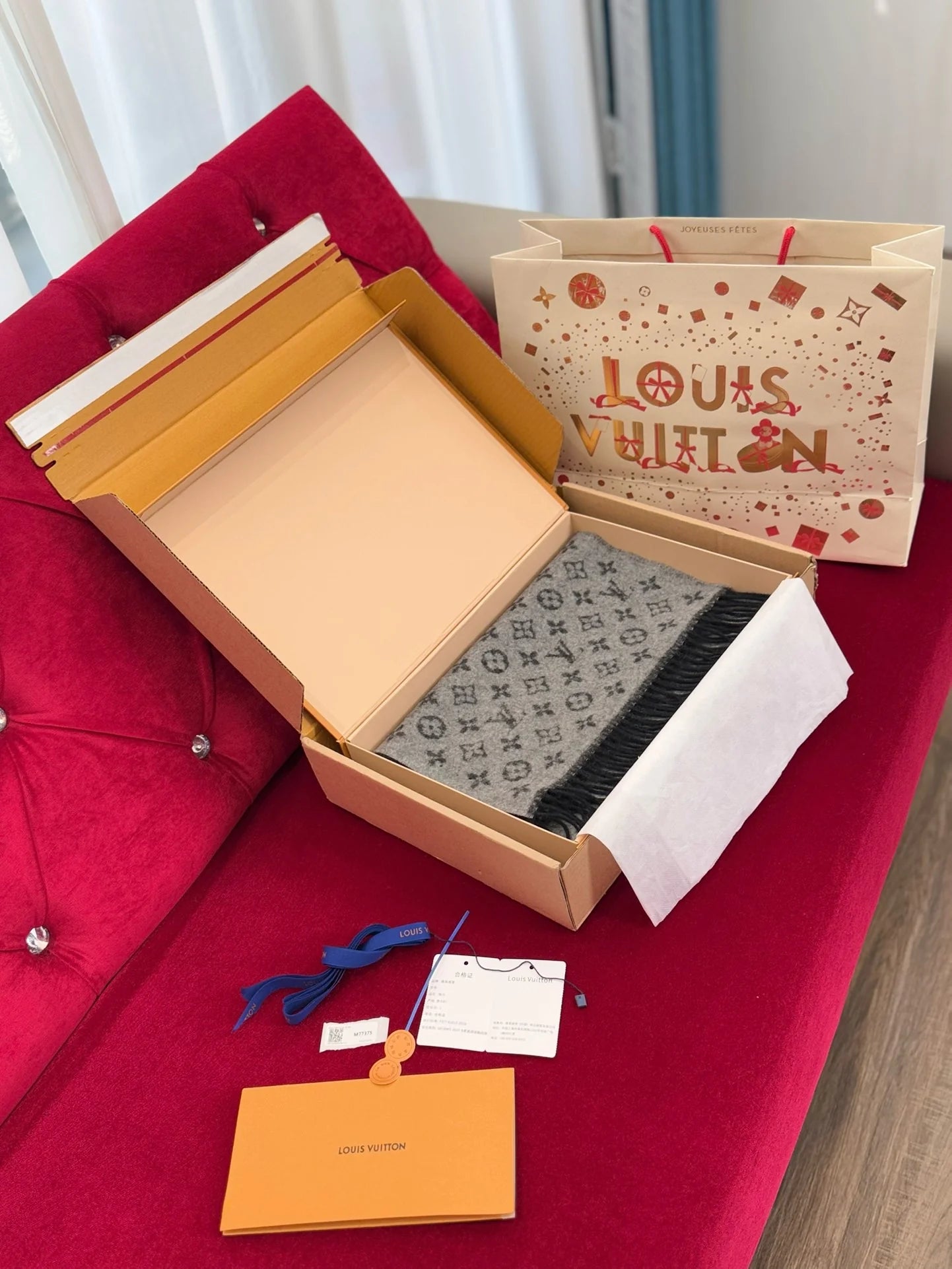 LV SCARF