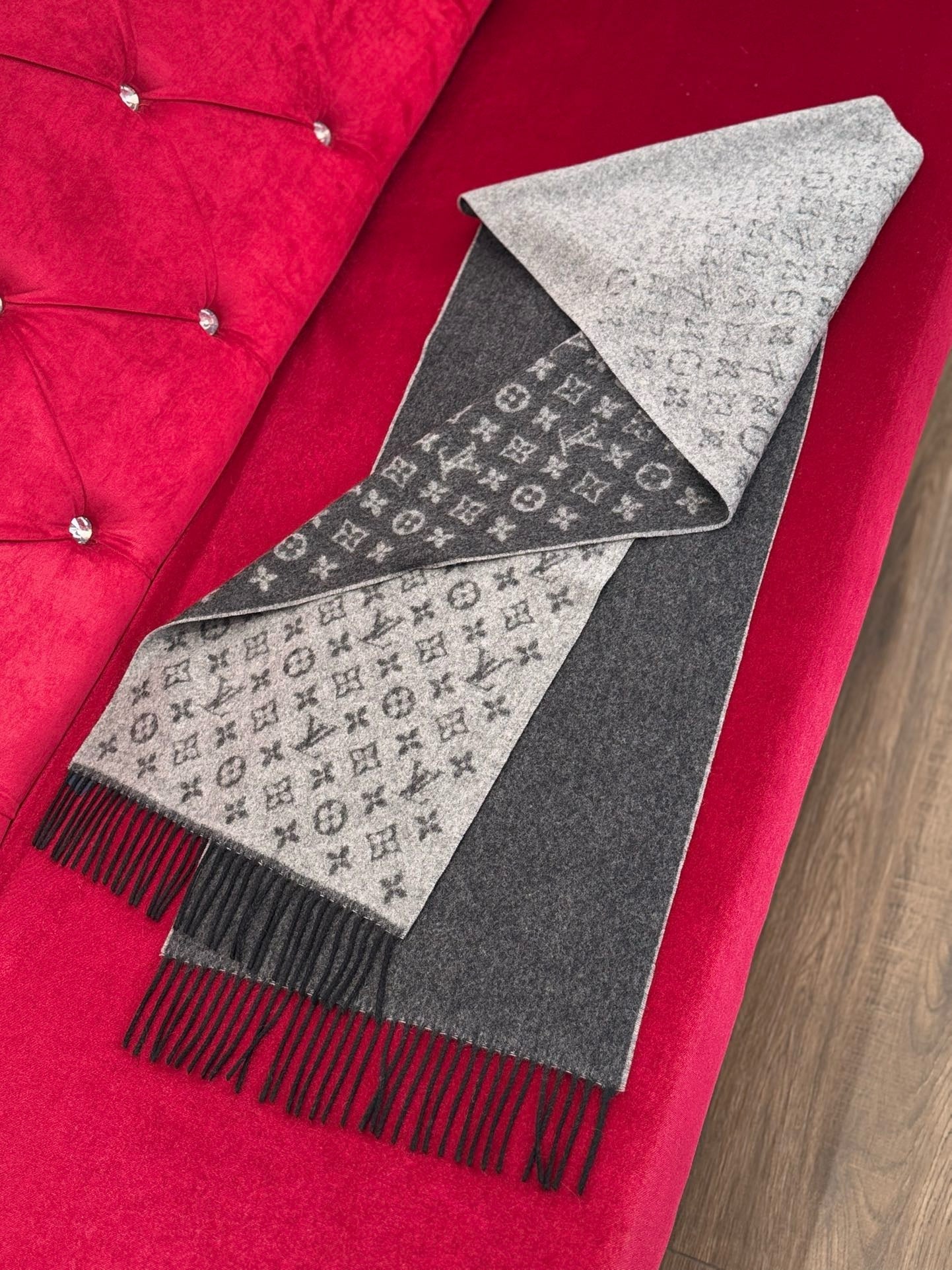 LV SCARF