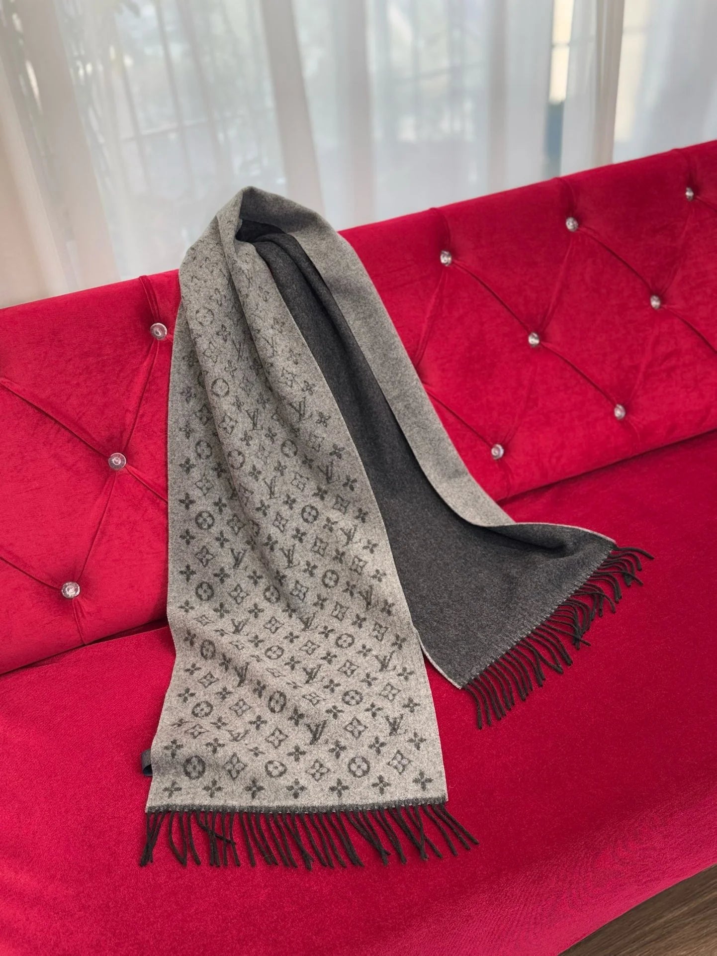 LV SCARF