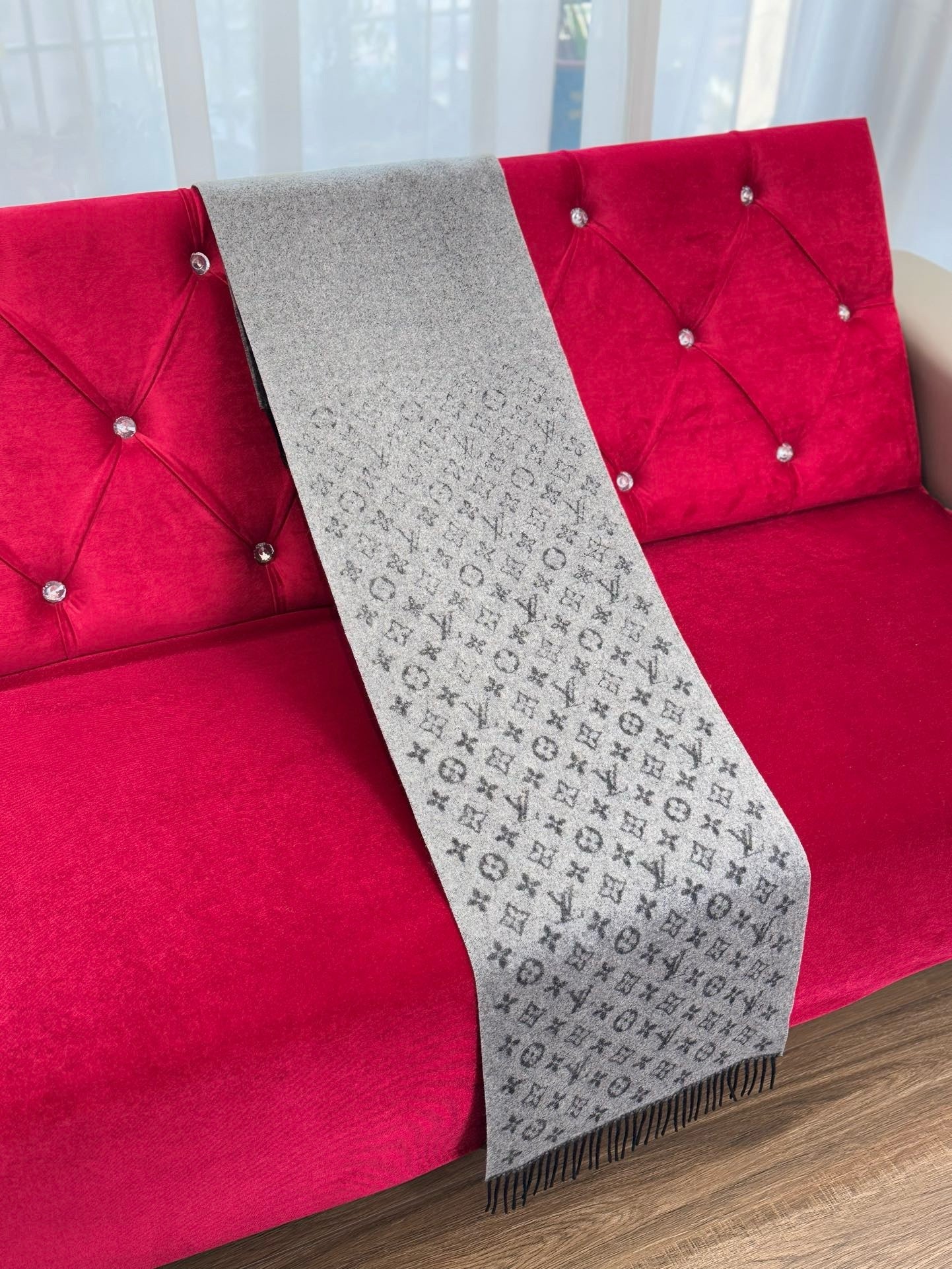 LV SCARF