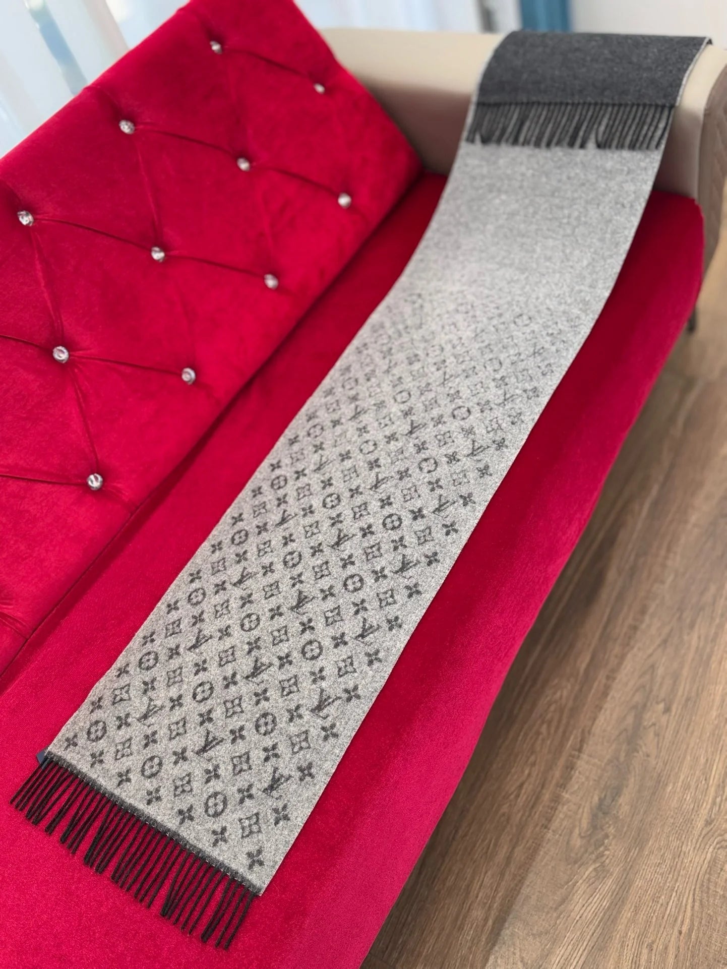 LV SCARF