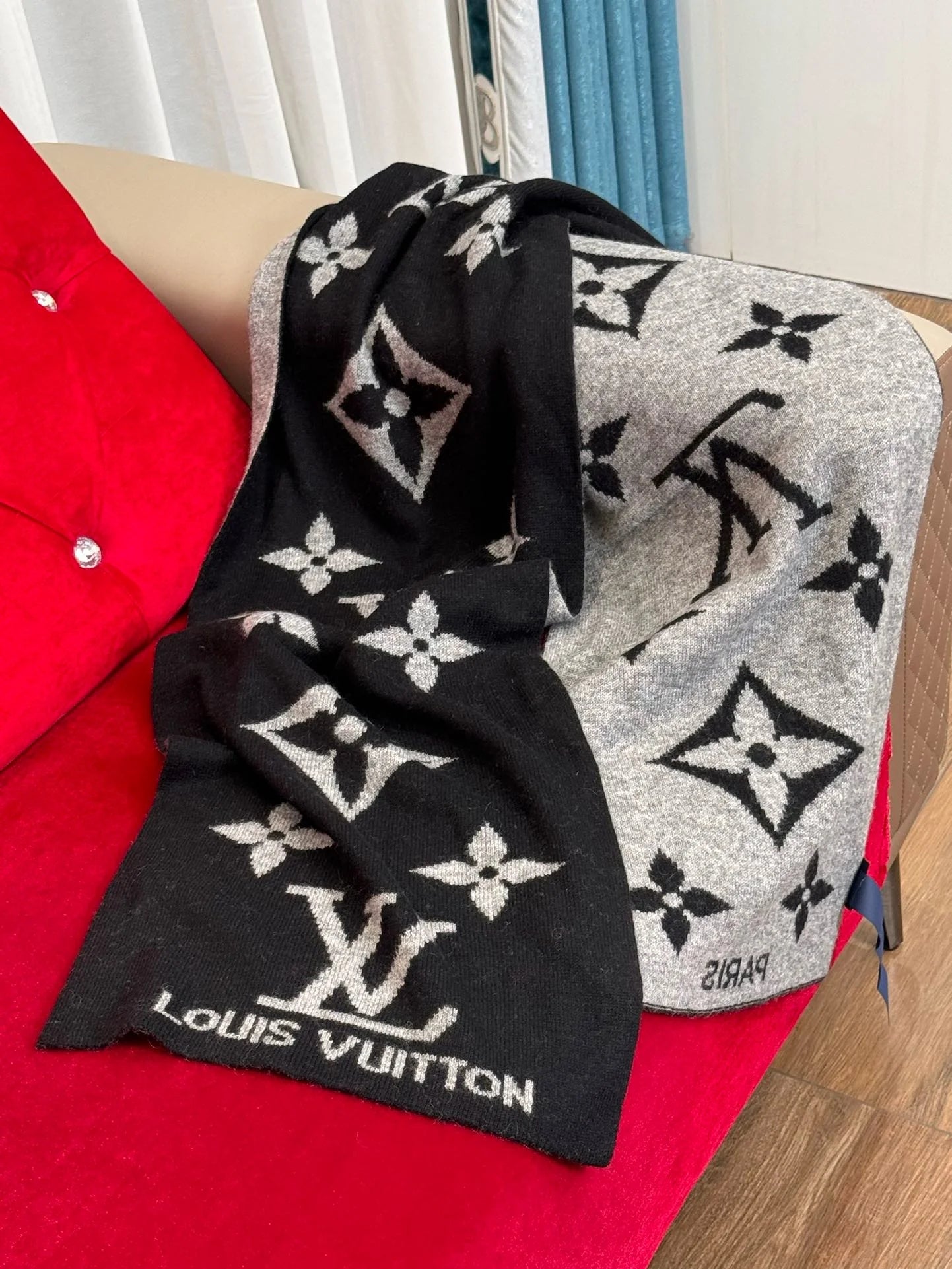 LV SCARF