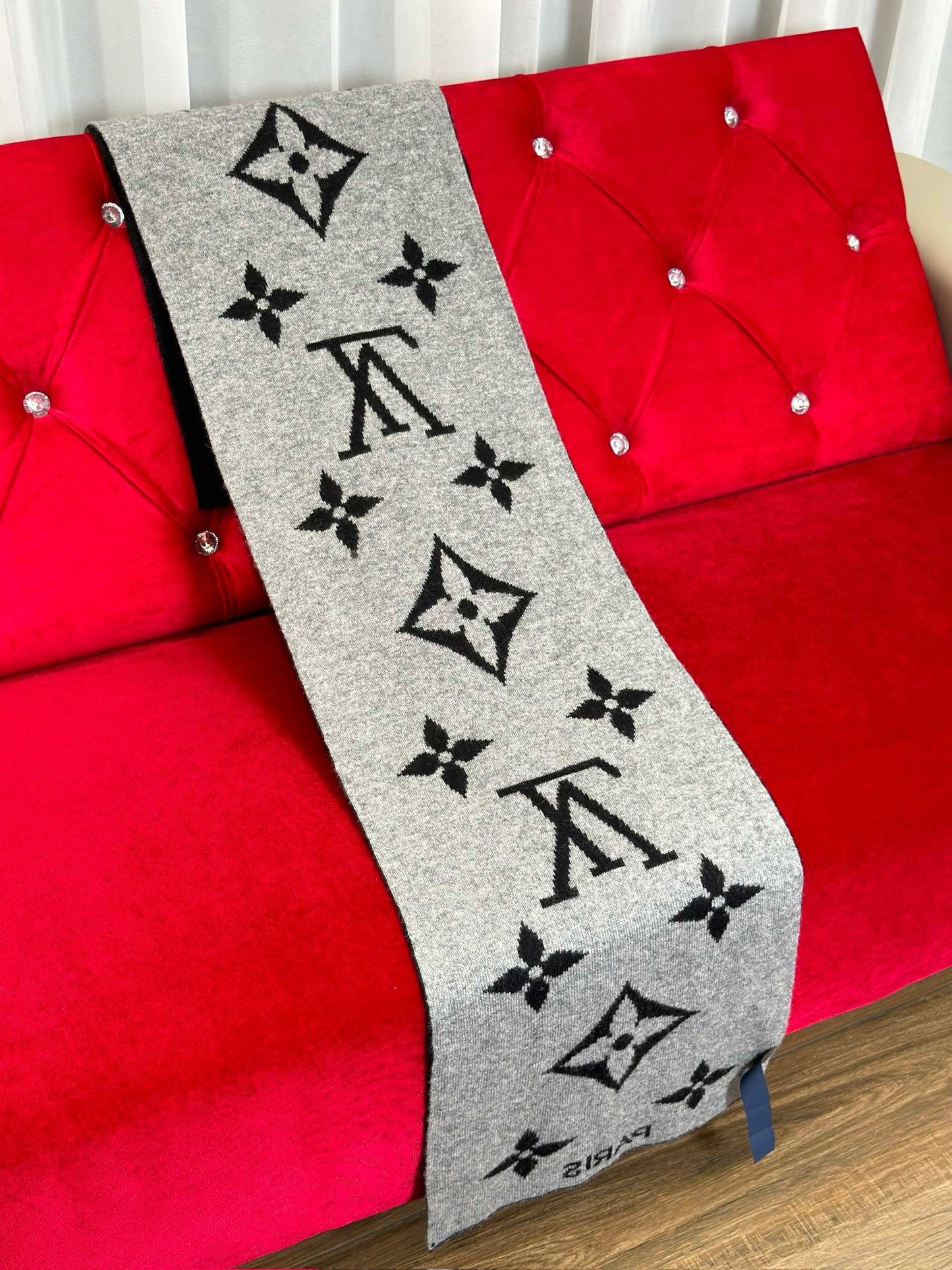 LV SCARF