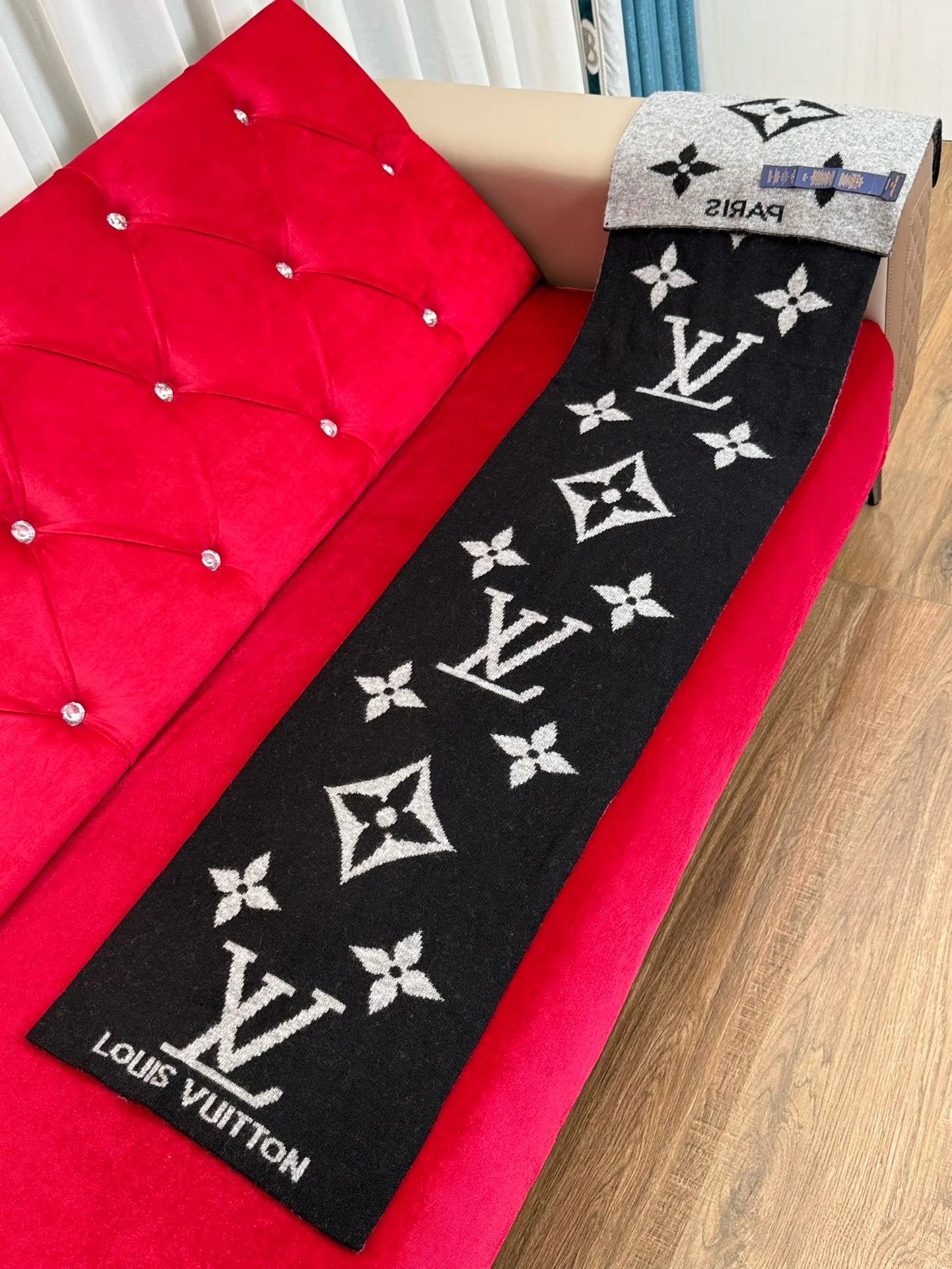 LV SCARF