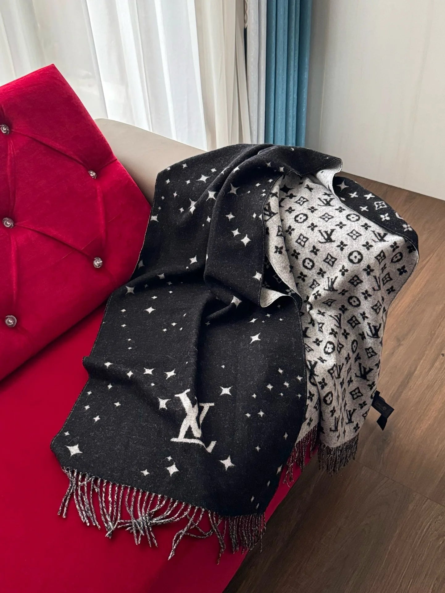 LV SCARF