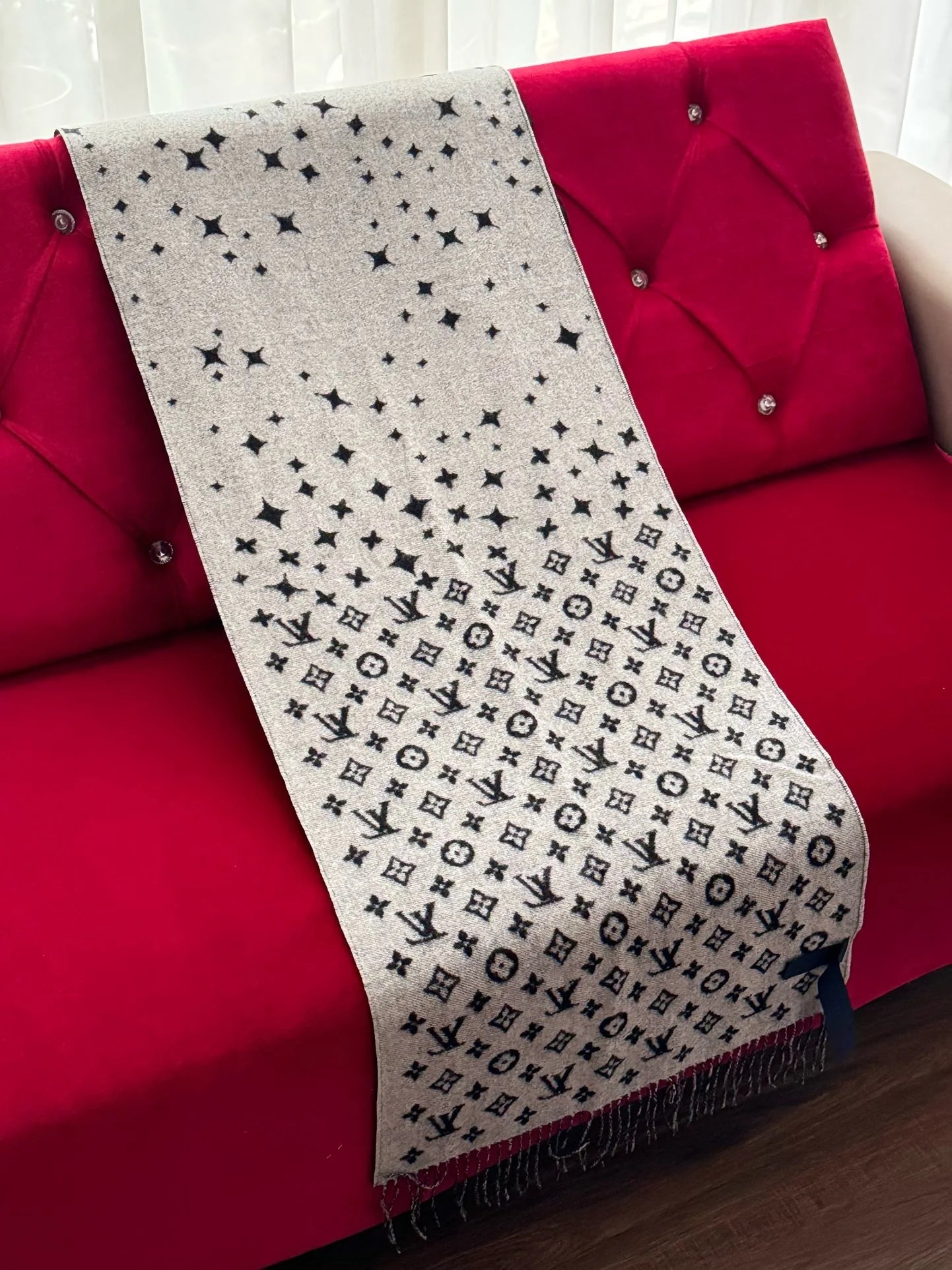 LV SCARF