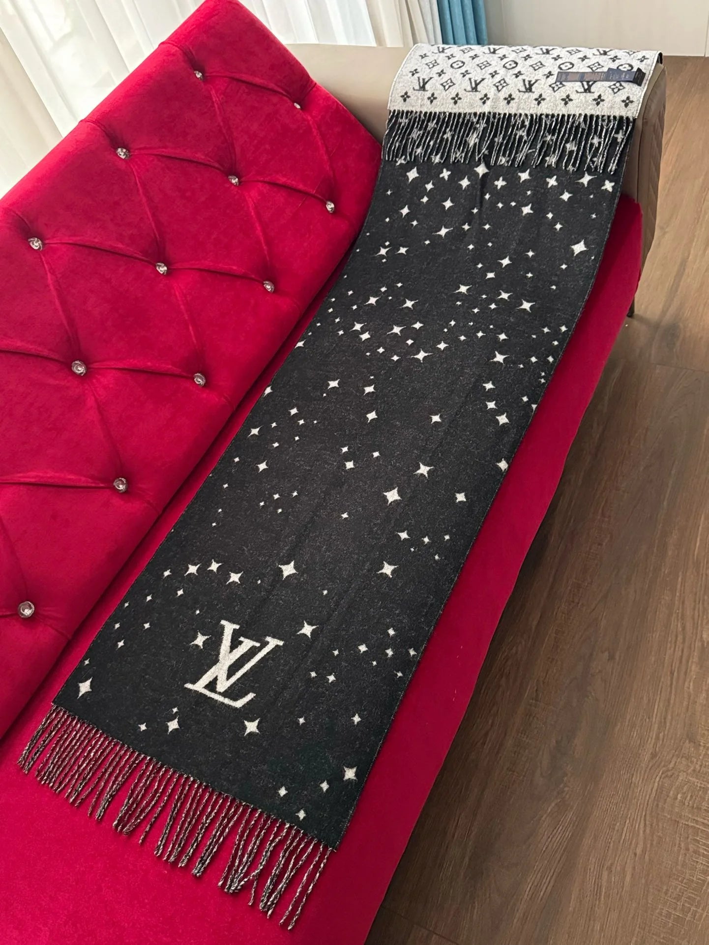 LV SCARF