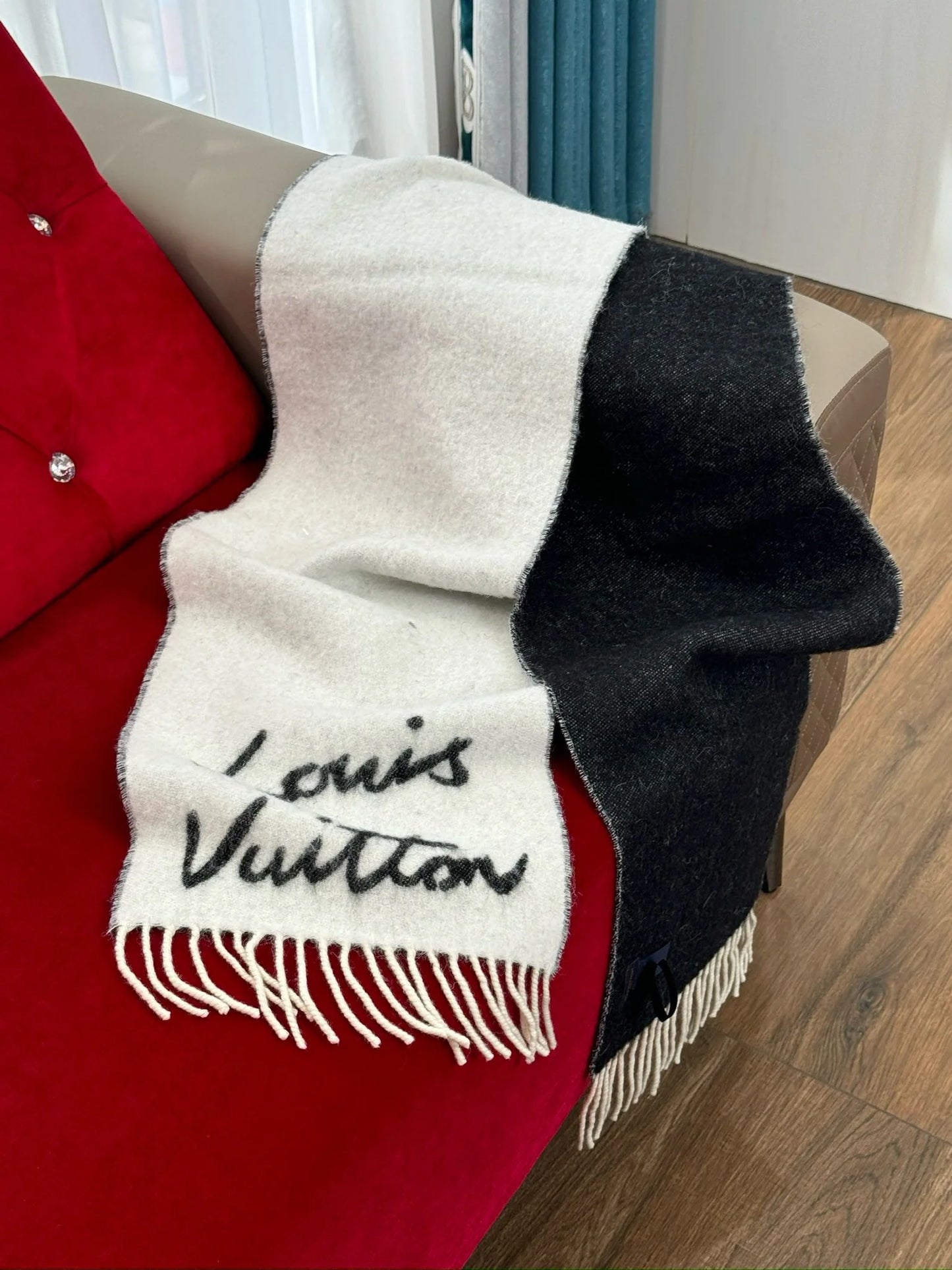 LV SCARF